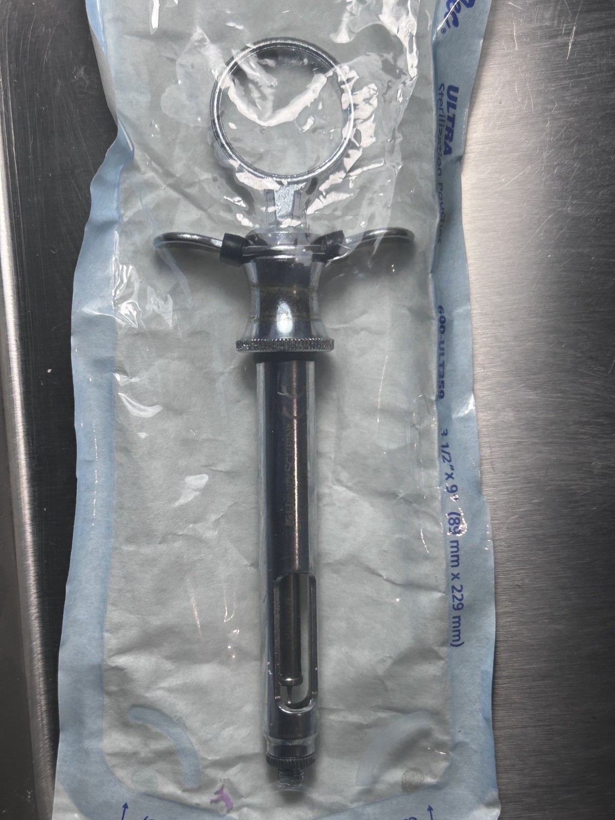 Henry Schein 100-9808 Dental Aspirating Syringe 1.8cc Black Grips Used