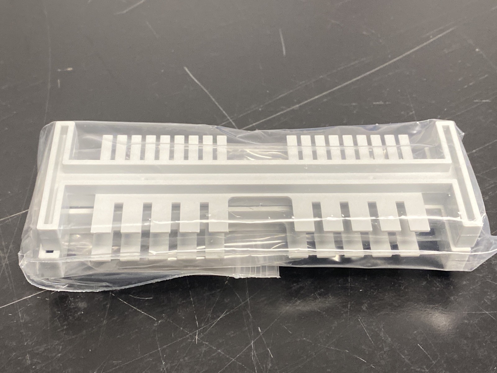 (4) BENCHMARK 22/12 & 18/10 Teeth Reversible Combs E1101-COMB1 E1101-COMB2