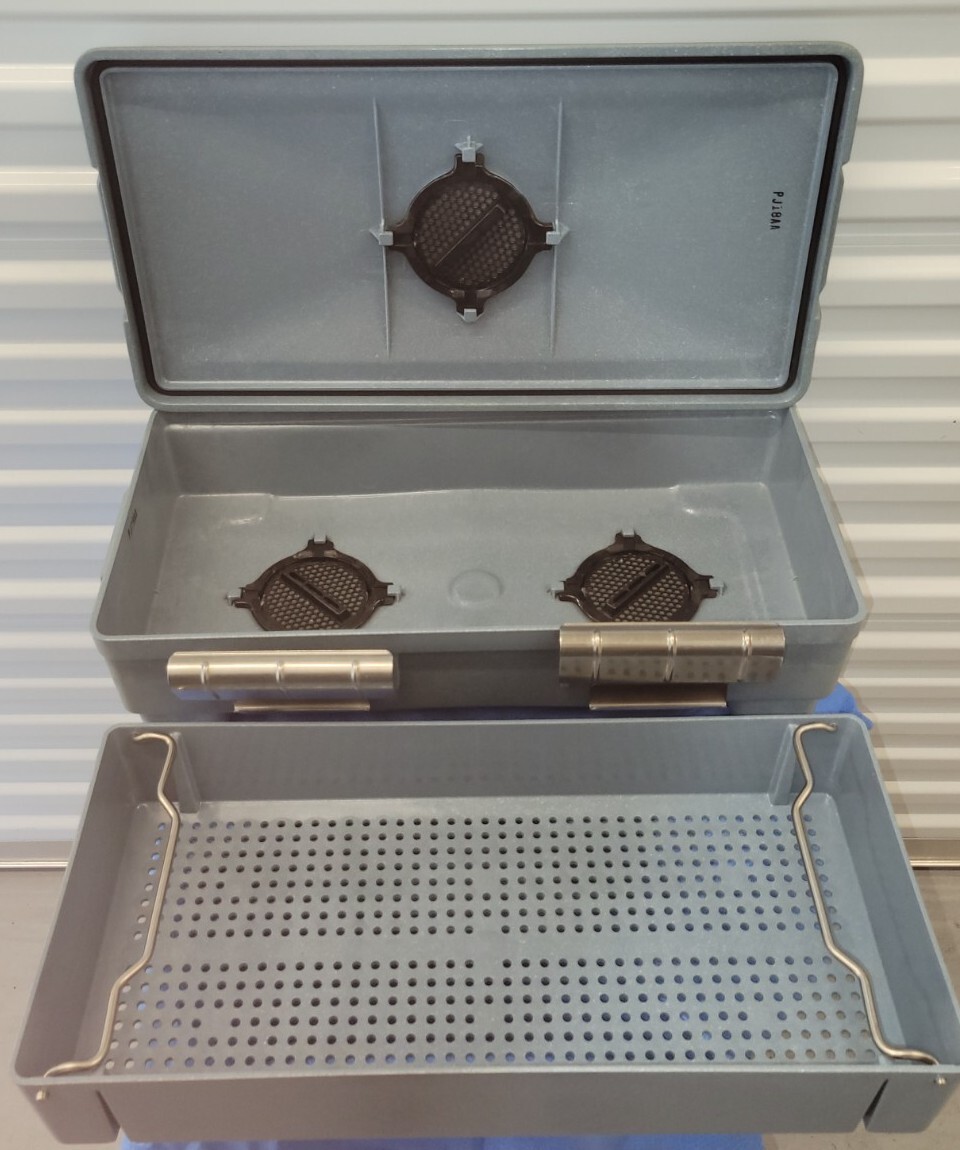 STERIS PJ18AA STERILIZATION CASE W/INSIDE TRAY (21″L × 10″D × 3.5″H)