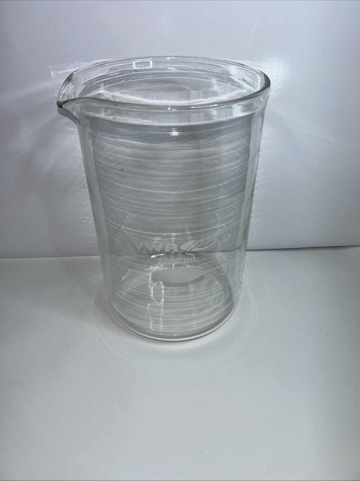 VWR 89000-230 Heavy-Duty Low-Form Beaker with a double-capacity scale