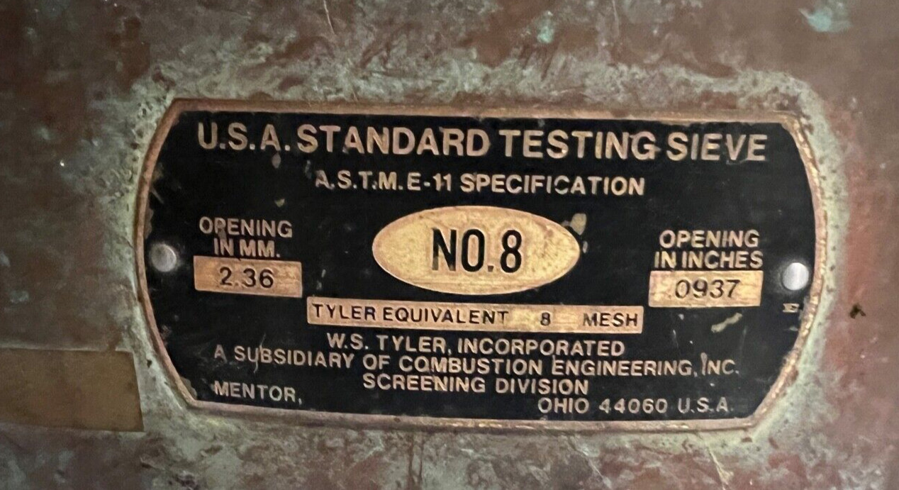 LGE 18 in VTG W.S. TYLER U.S.A. Standard Testing Sieve No. 8 2.36mm 0.0937” in