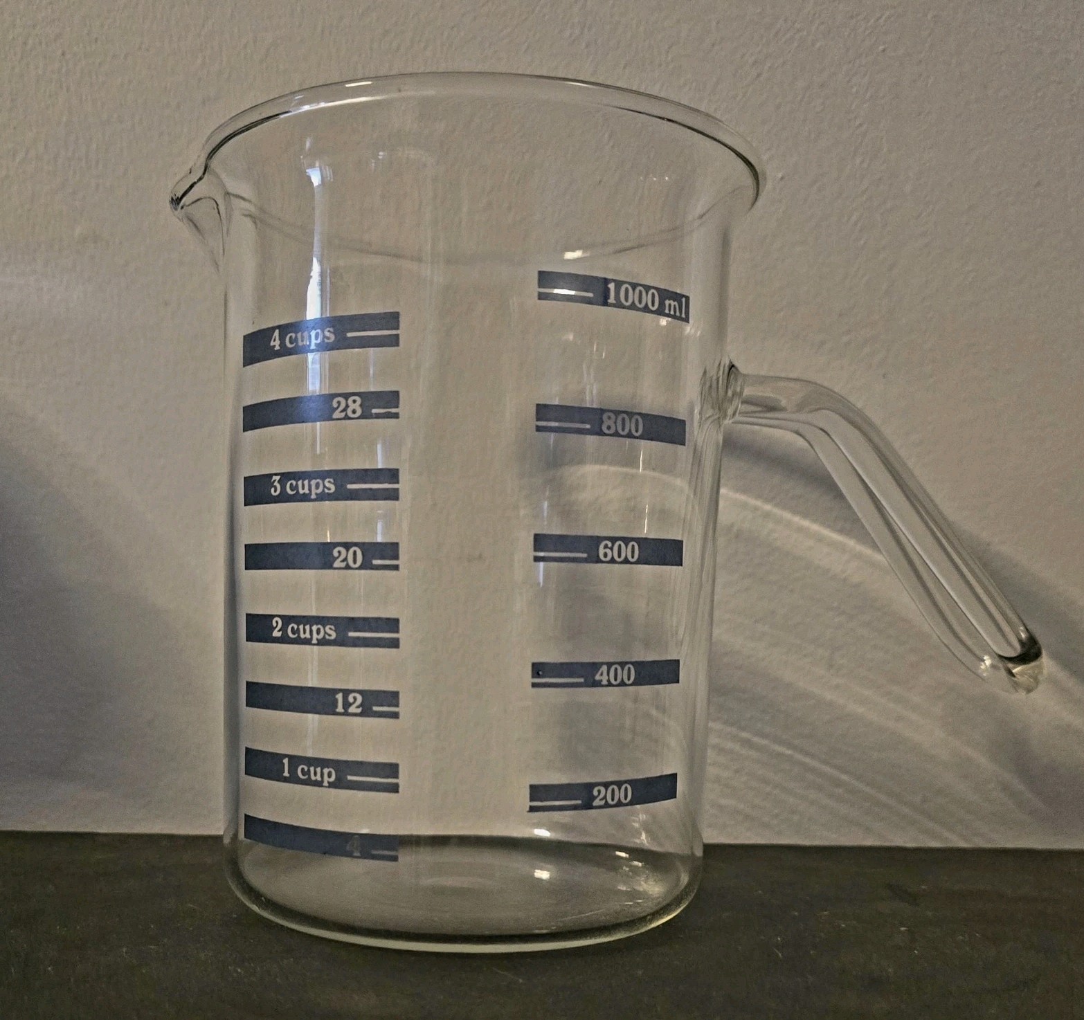 Borosilicate Glass Chemistry Lab Beaker Measuring Cup Pour Spout Handle 1000 ML