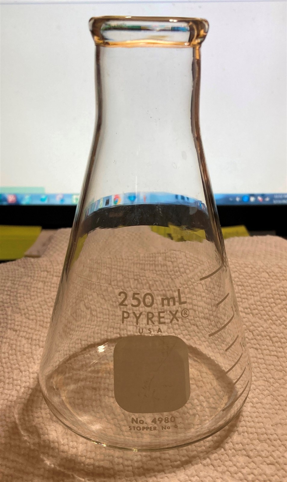 Vintage Pyrex U.S.A. 250 ml Glass Beaker Number 4980 5 3/8 inches Tall
