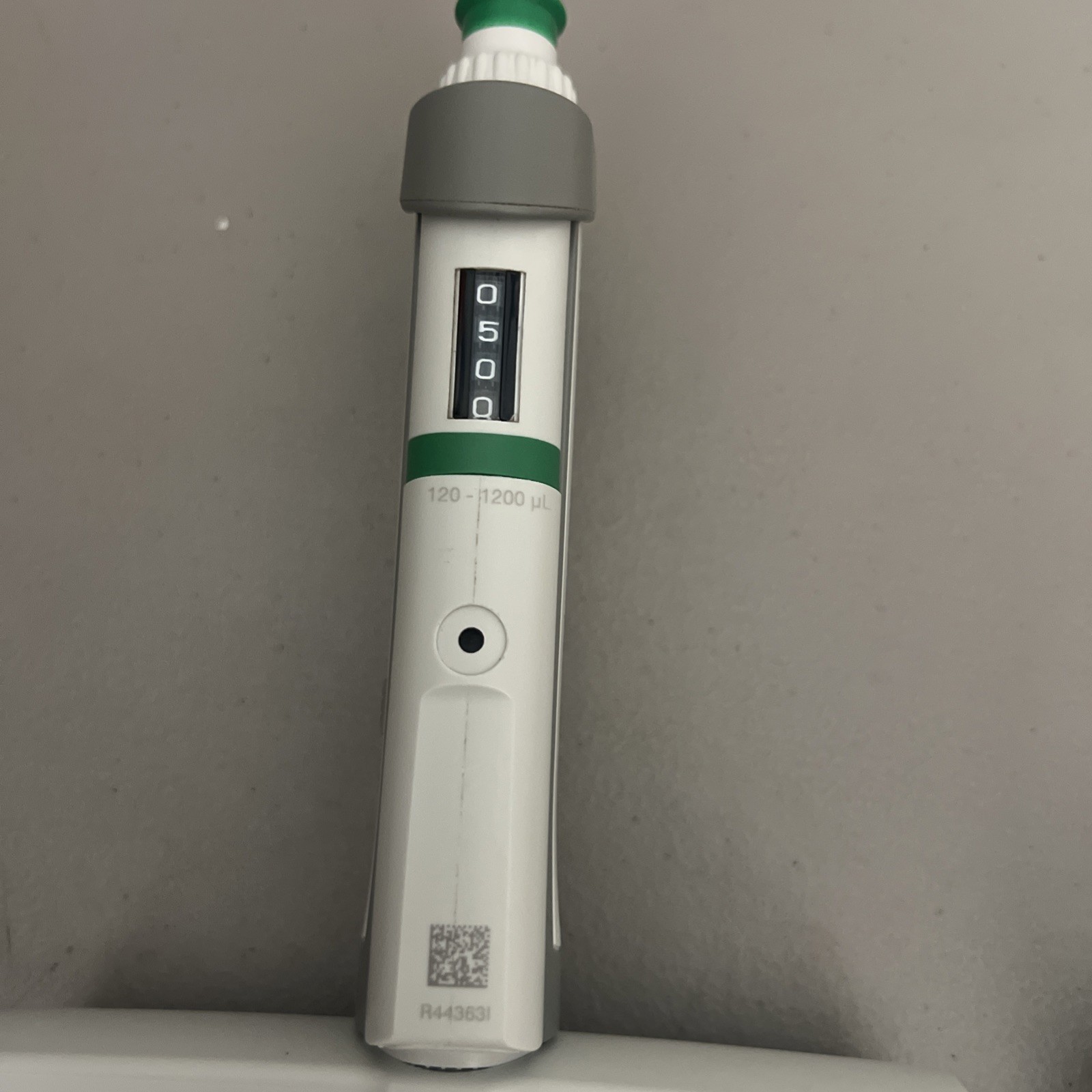 Eppendorf Research Plus 12 Channel PIpette 120-1200uL Pipetman Pipettor