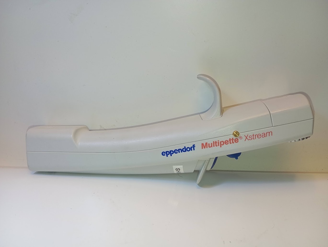 Eppendorf 3960AAA Electronic Single Channel Pipette With Charger Genuine