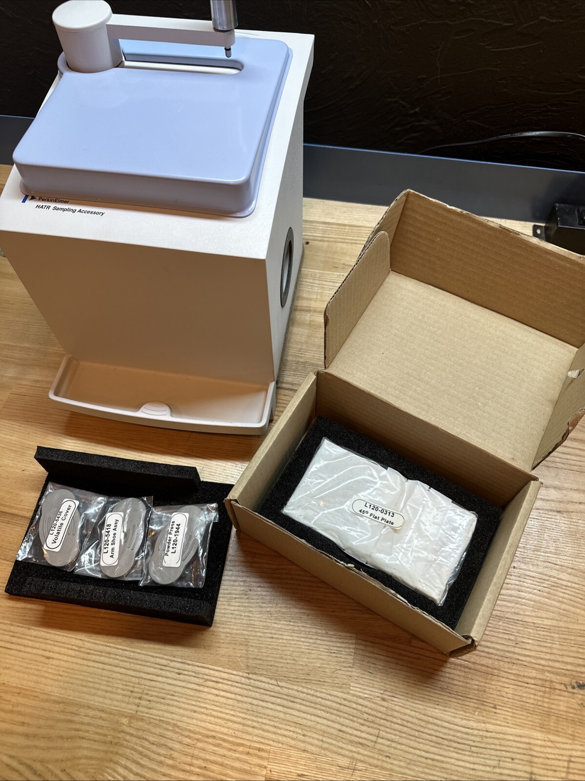 Perkin Elmer HATR Sampling Accessory With Pressure Arm And Plate/Shoe Kit