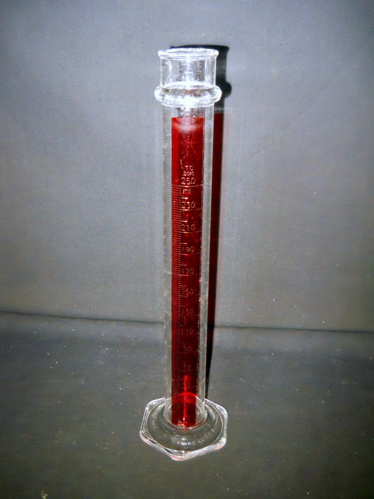 Pyrex Glass 250ml Red Line Graduated Cylinder, Beaded Top Joint, Hex Base, Chip