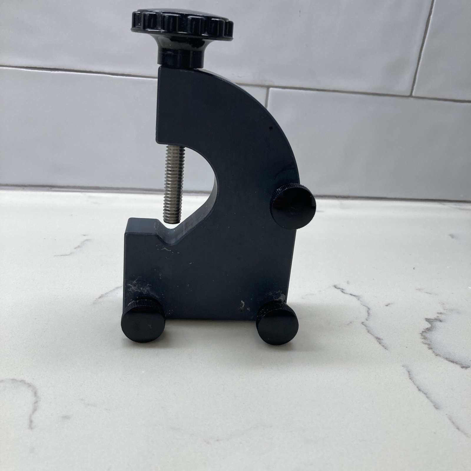 ICU MOUNT HOLDER FOR IV POLE MOUNTING MONITORING (LAM-3020)