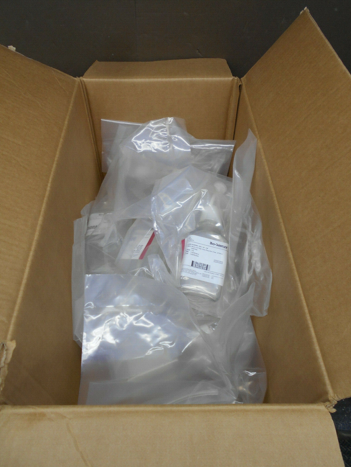 BOX OF 9 SAINT GOBAIN SA33mm 500ML STERILE 2 PORT STOPPER ASSEMBLY W/PLUG