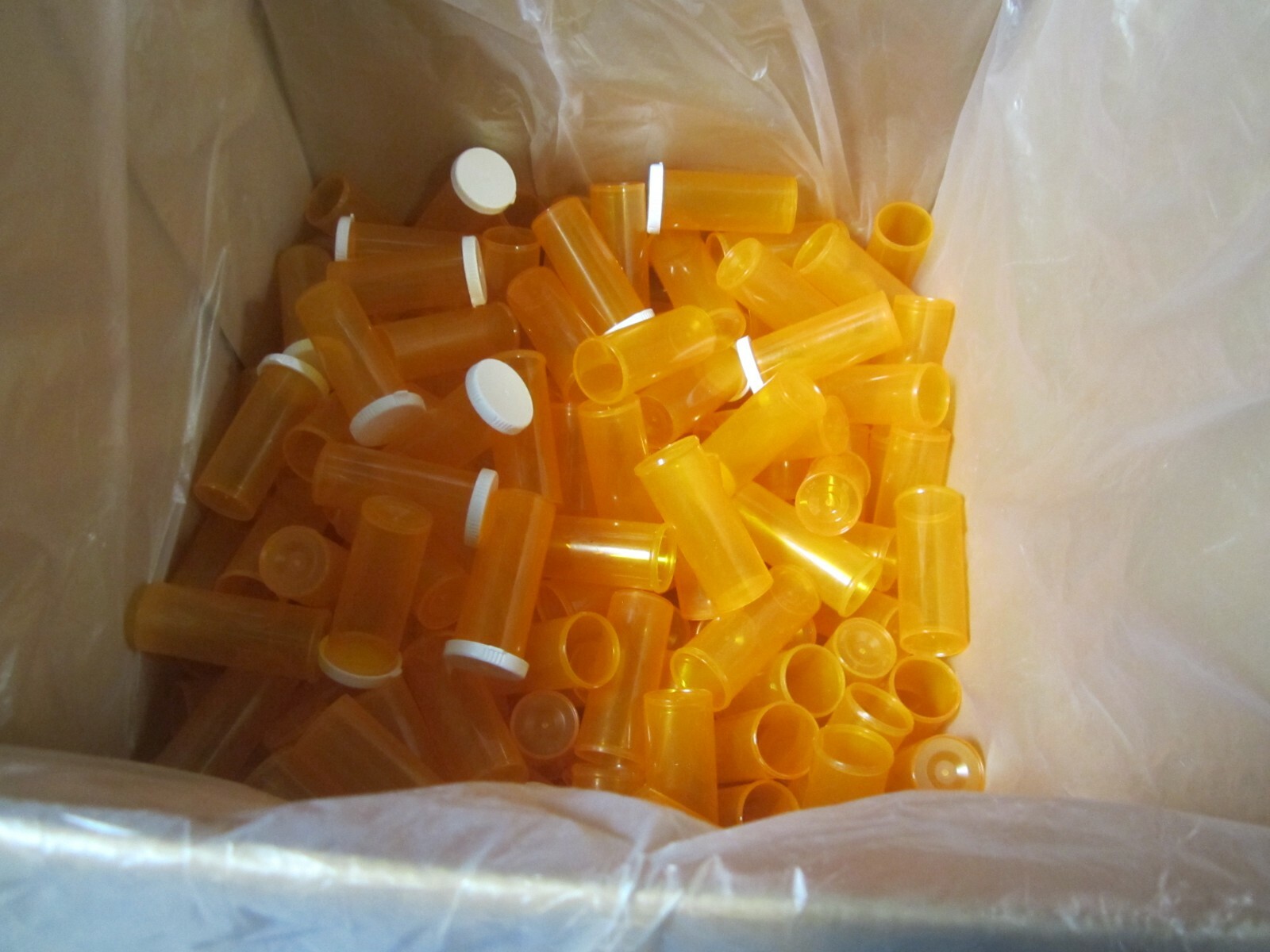 CASE OF 235: LIGHT AMBER PLASTIC VIALS (NO LIDS) SC8 NEW