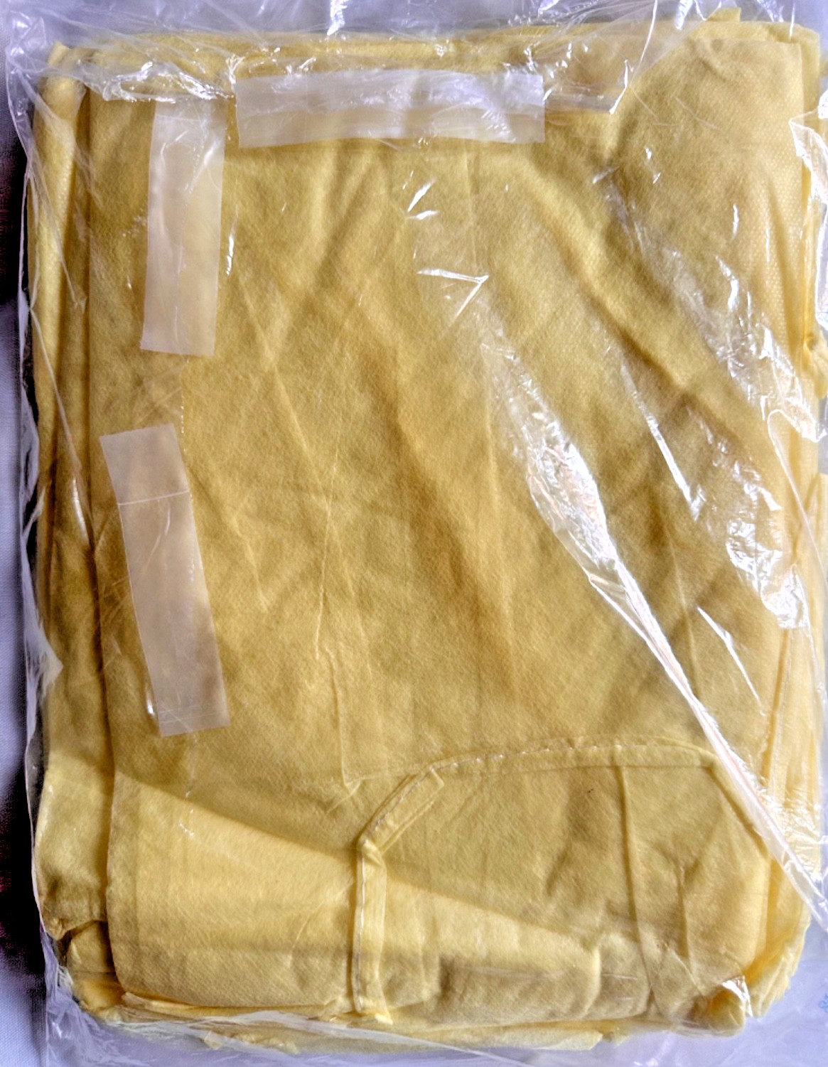 Disposable Isolation Gown 4-Pack Yellow Dynarex 2141 Elastic Cuff Latex Free NOS