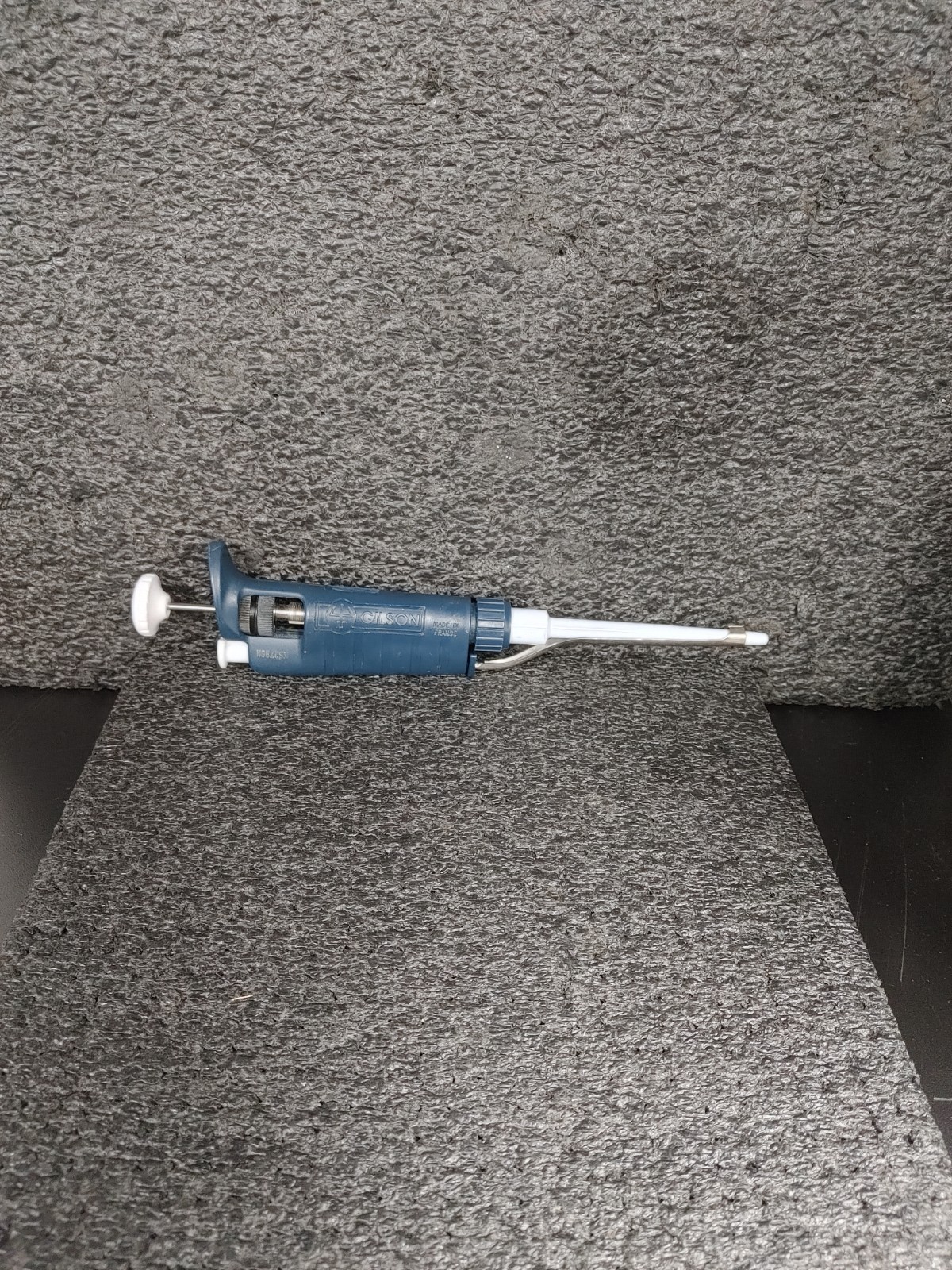 GILSON PIPETMAN P200 20-200µL Single Channel Manual Micropipette