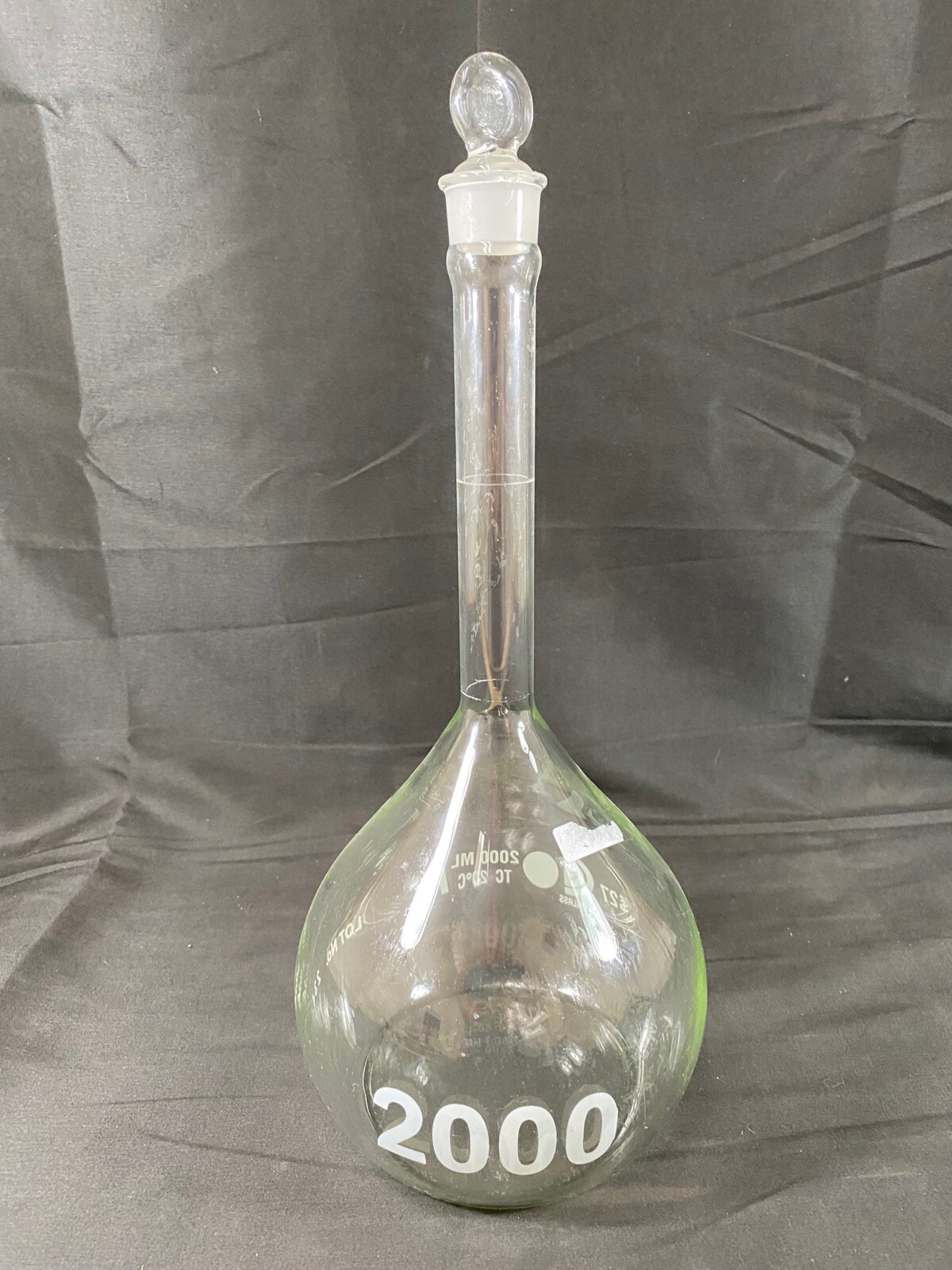 CHEMGLASS 2000mL Class A Volumetric Flask With Glass Stopper #27 CG-1600-10