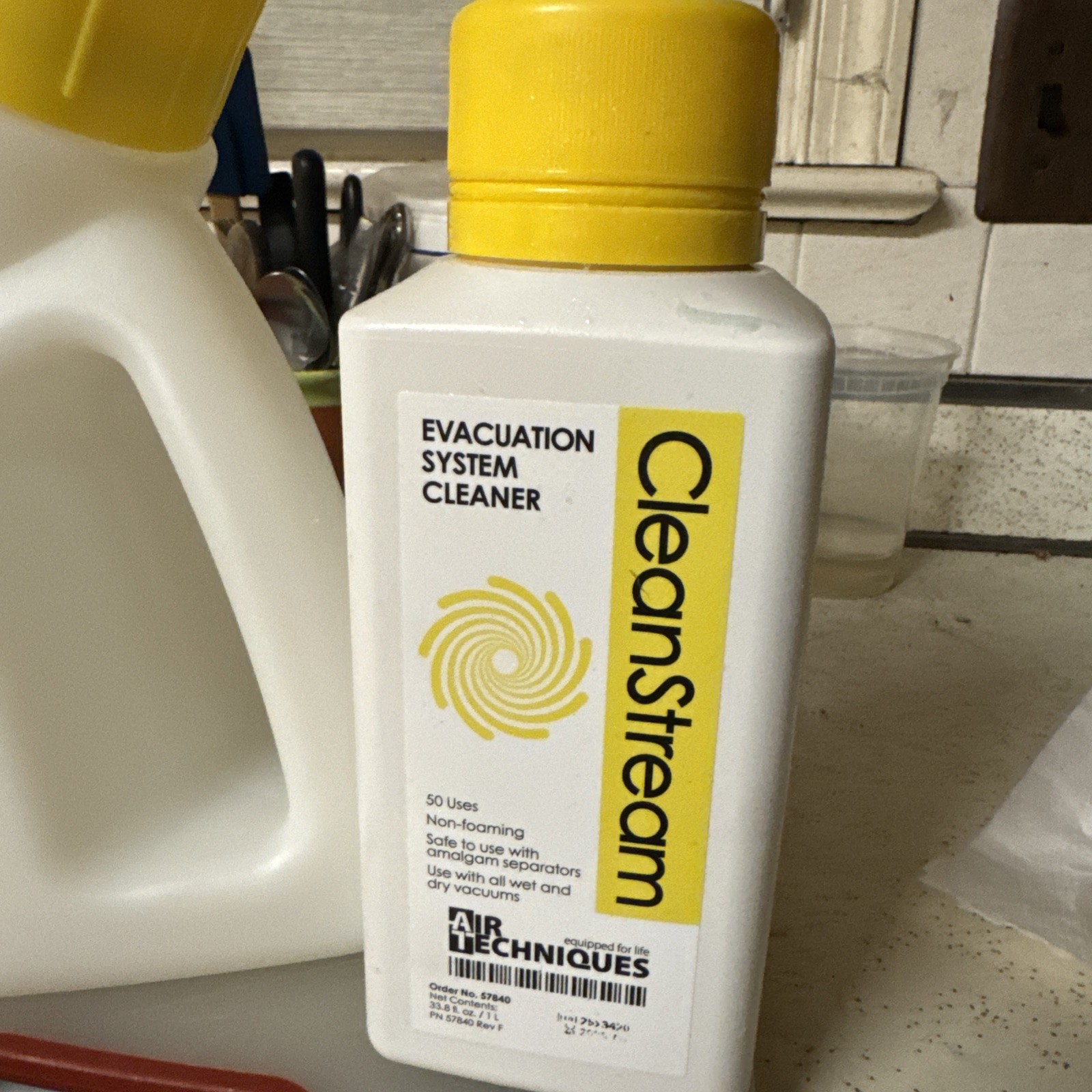 Monarch CleanStream Dispenser System 57665 Hold up to 2L /68oz. With cleaner