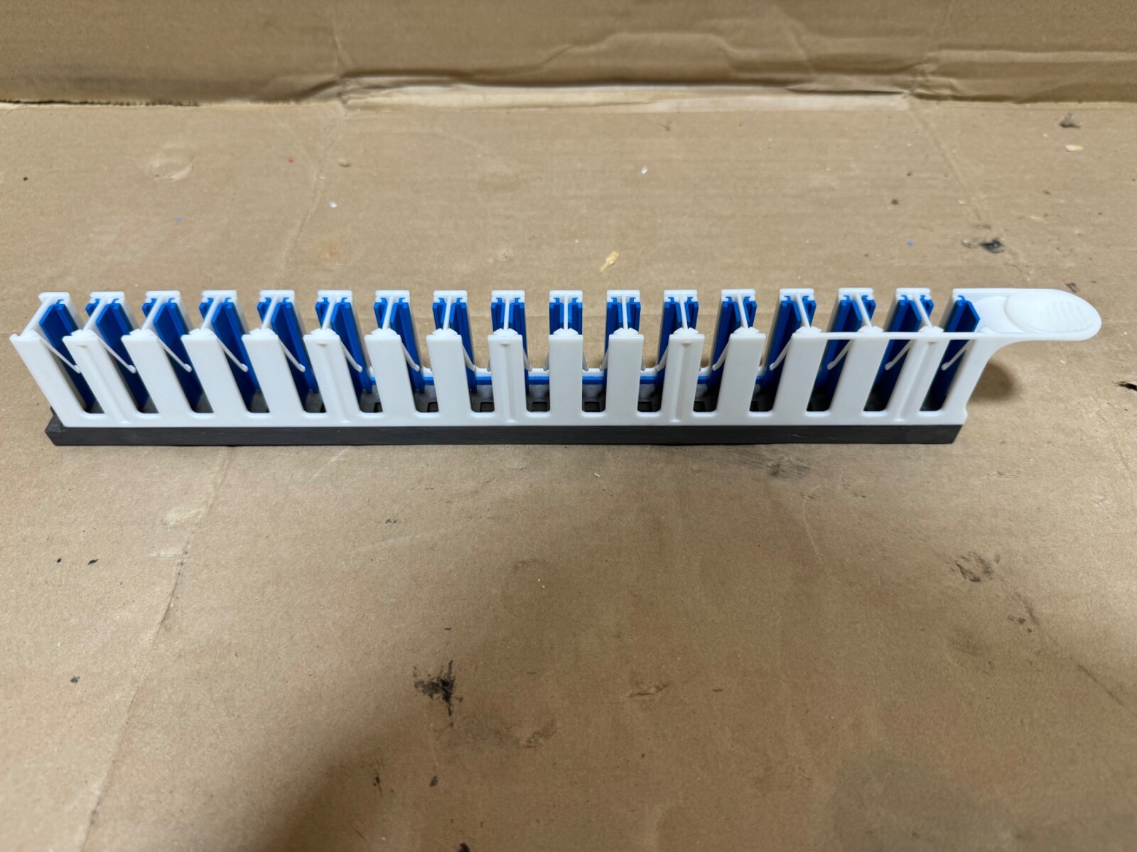TECAN EVO TUBE RUNNER TUBE RACK STRIP 16 POSISION – blue insert CUVETTE HOLDER