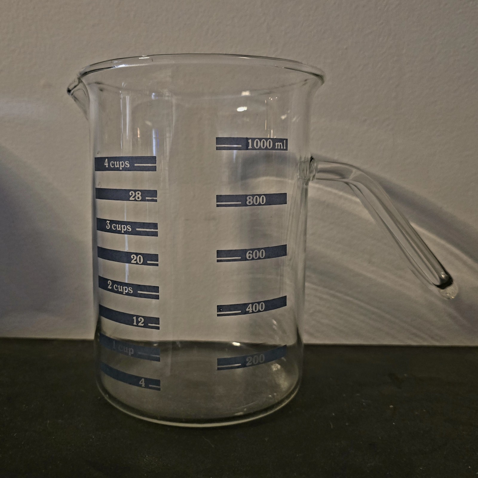 Borosilicate Glass Chemistry Lab Beaker Measuring Cup Pour Spout Handle 1000 ML