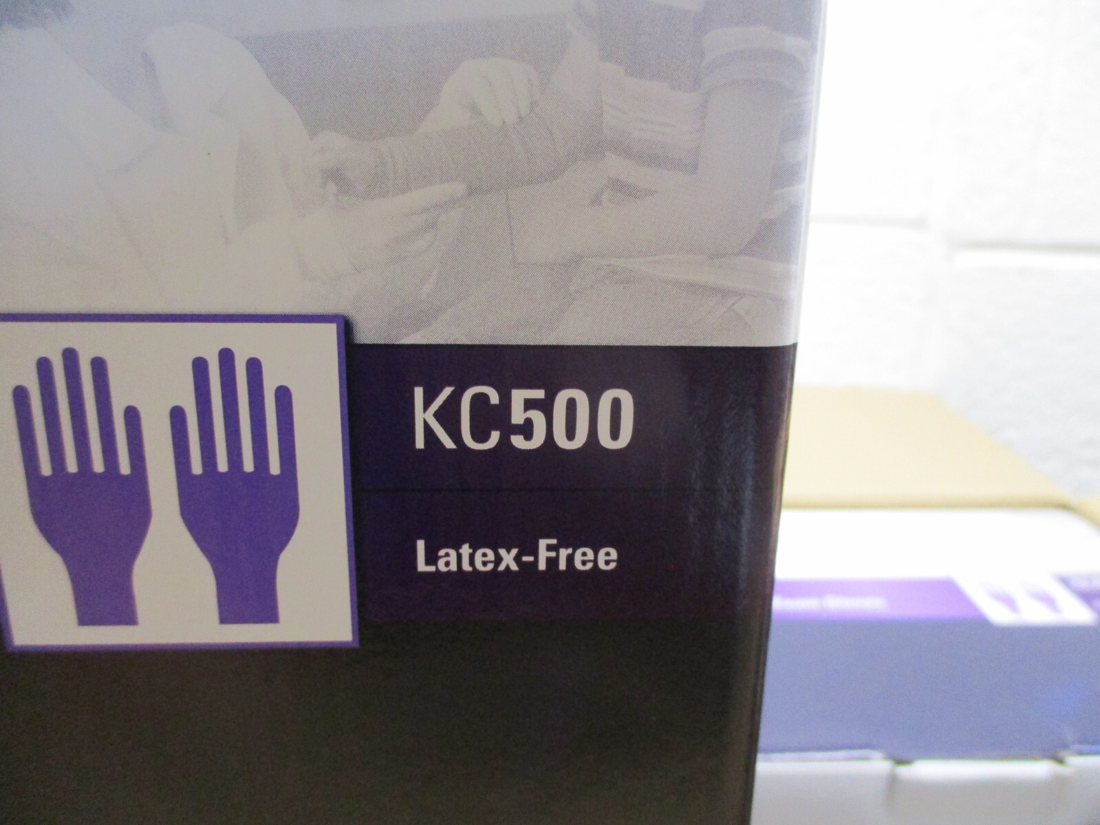 200 PAIR Kimberly-Clark 55093 Sterile Purple Nitrile Exam Gloves Large 04/2025