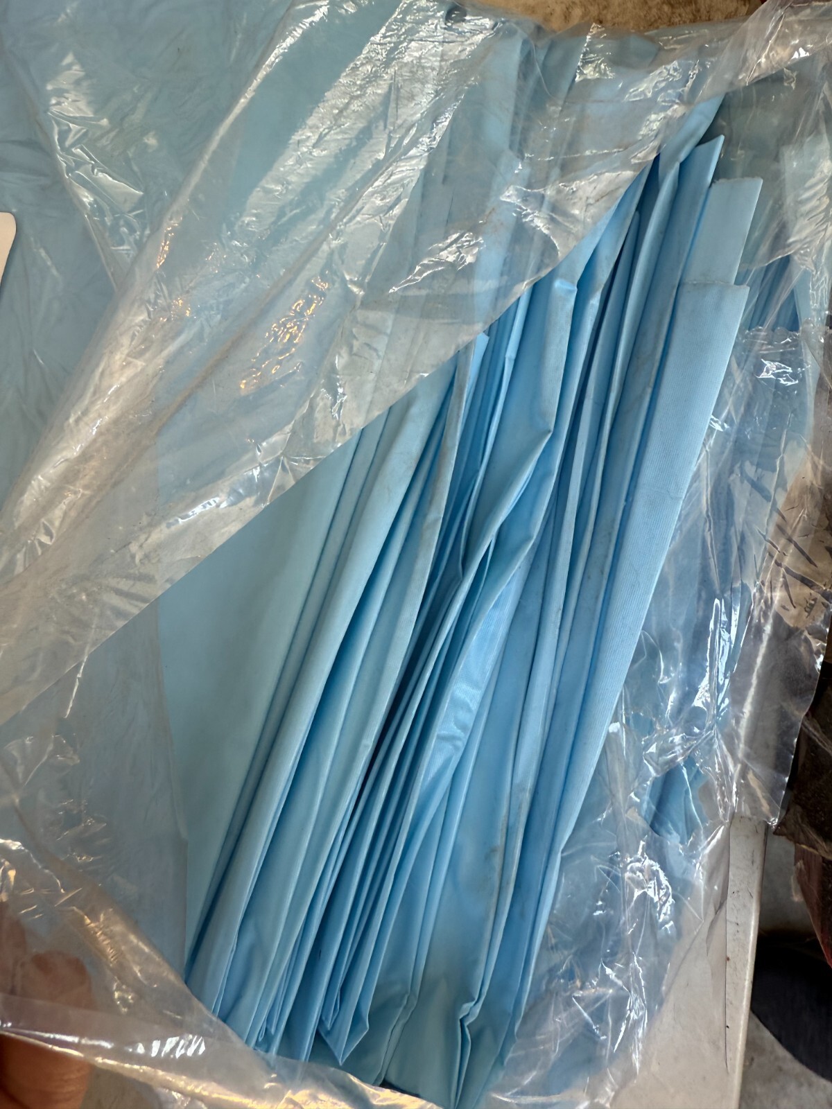 TIDI Shield AAMI Level 2 Isolation Gown Open Back Thumb Loop 8576A – 15 Pack