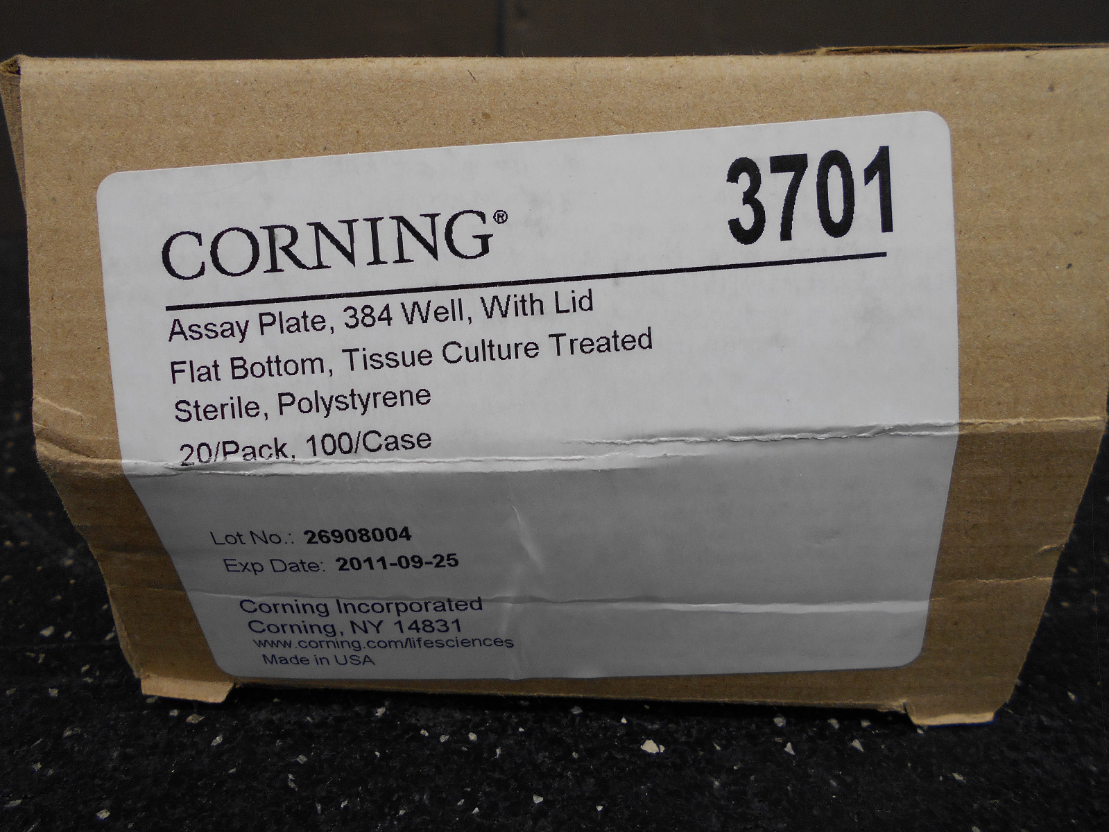 CORNING 3701 FLAT BOTTOM 384 WELL ASSAY PLATE WITH LID 20/BX