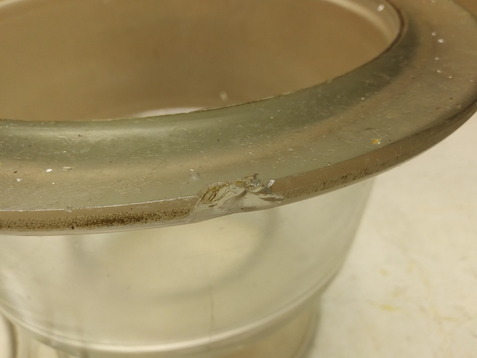 glass dessicator 8″, no tray