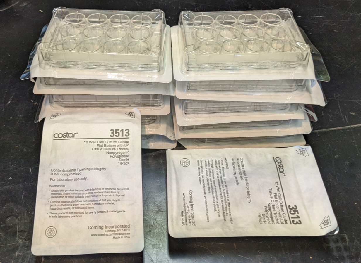 12X Costar 3513 12 Well Cell Culture Cluster Flat Bottom w/ Lid, Twelve Plates
