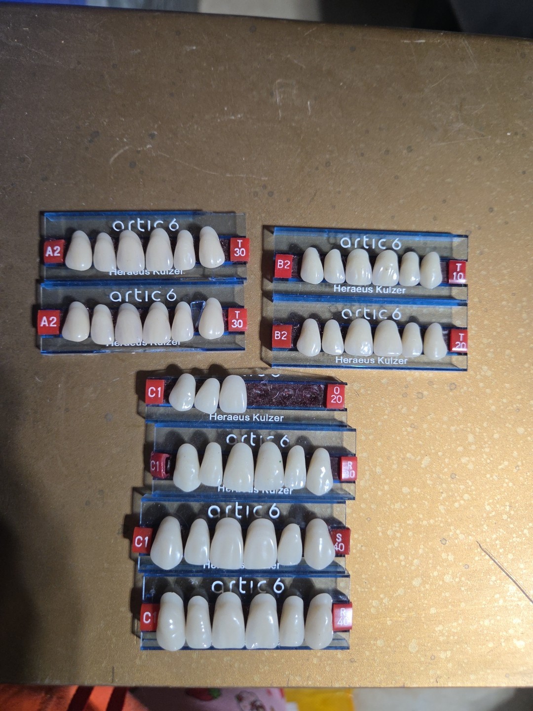 Mixed lot of Heraeus Kulzer Artic 6 Acrylic Mondial Dental teeth