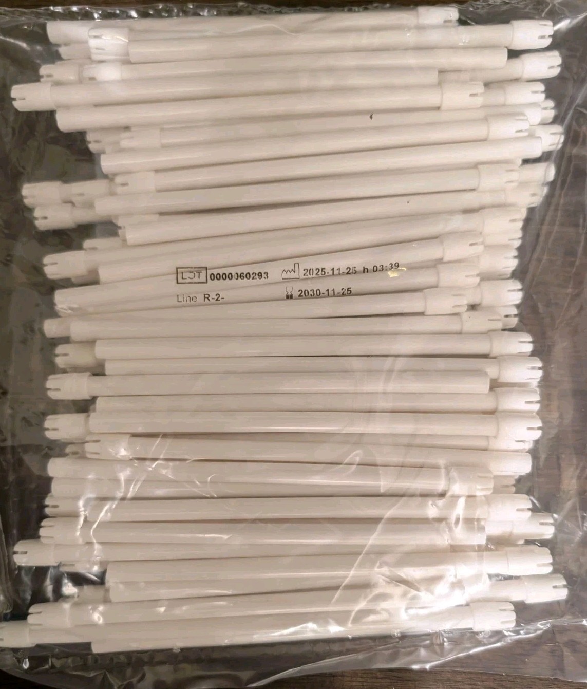 Benco Dental Saliva Ejectors White/White 1000 Ct (10×100) 3743-639 Exp 11/2030