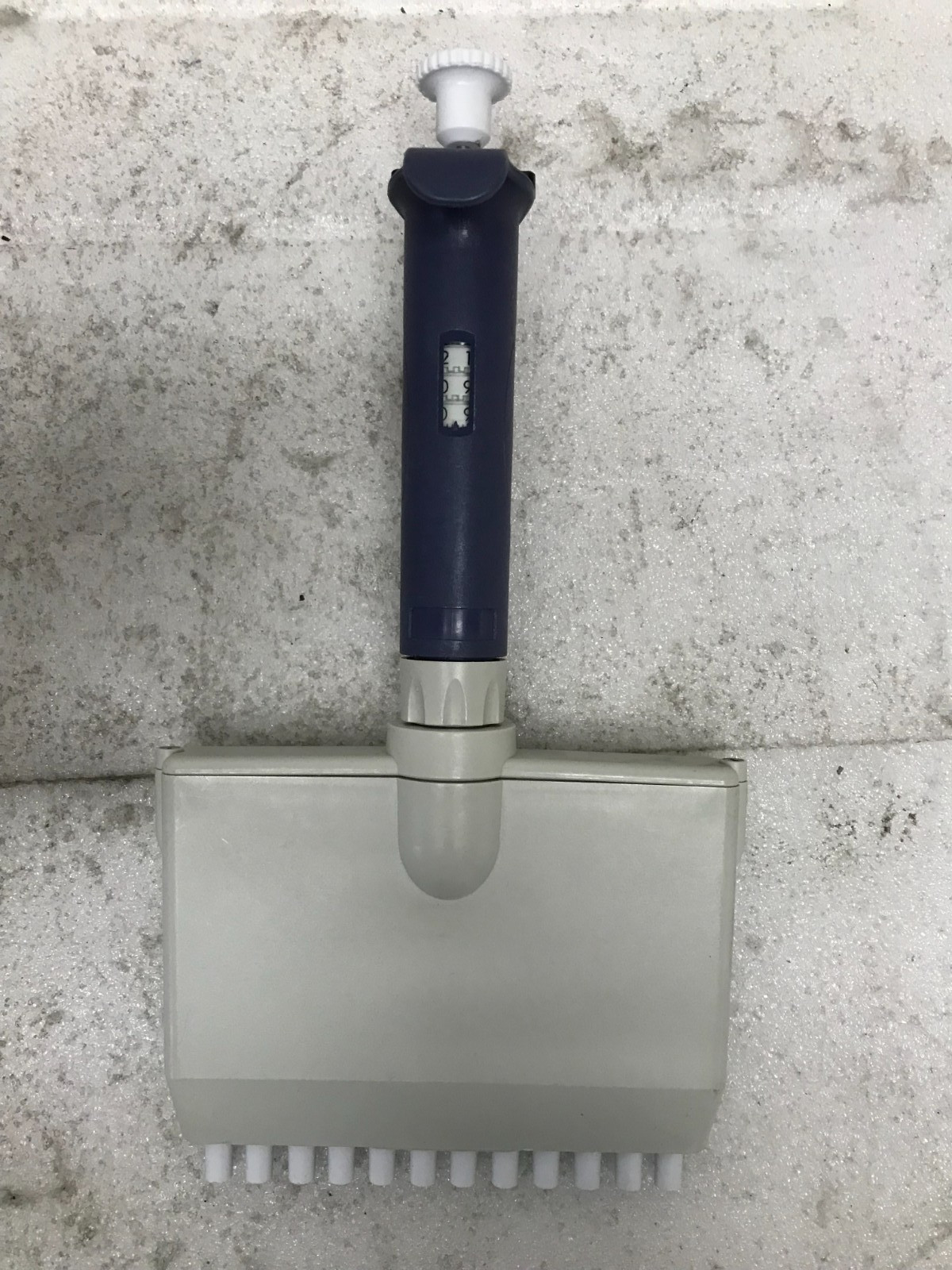 Rainin Pipet-Lite / 200-200ul LTS / 12-Channel Adjustable Spacer