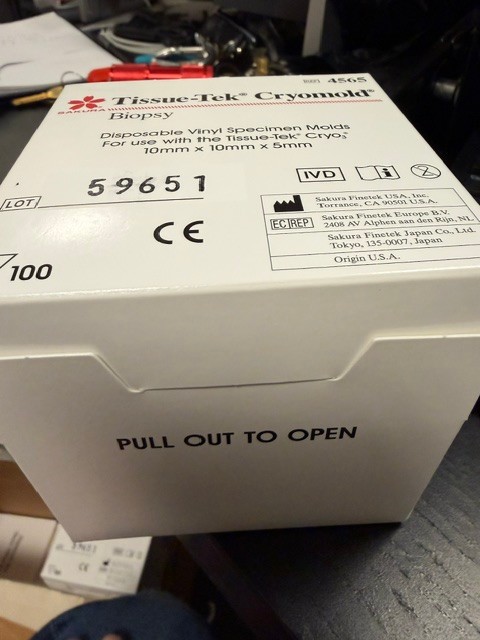 SAKURA REF 4565 Tissue-Tek Cryomold 10x 10 x 5mm 1 box of 100 molds