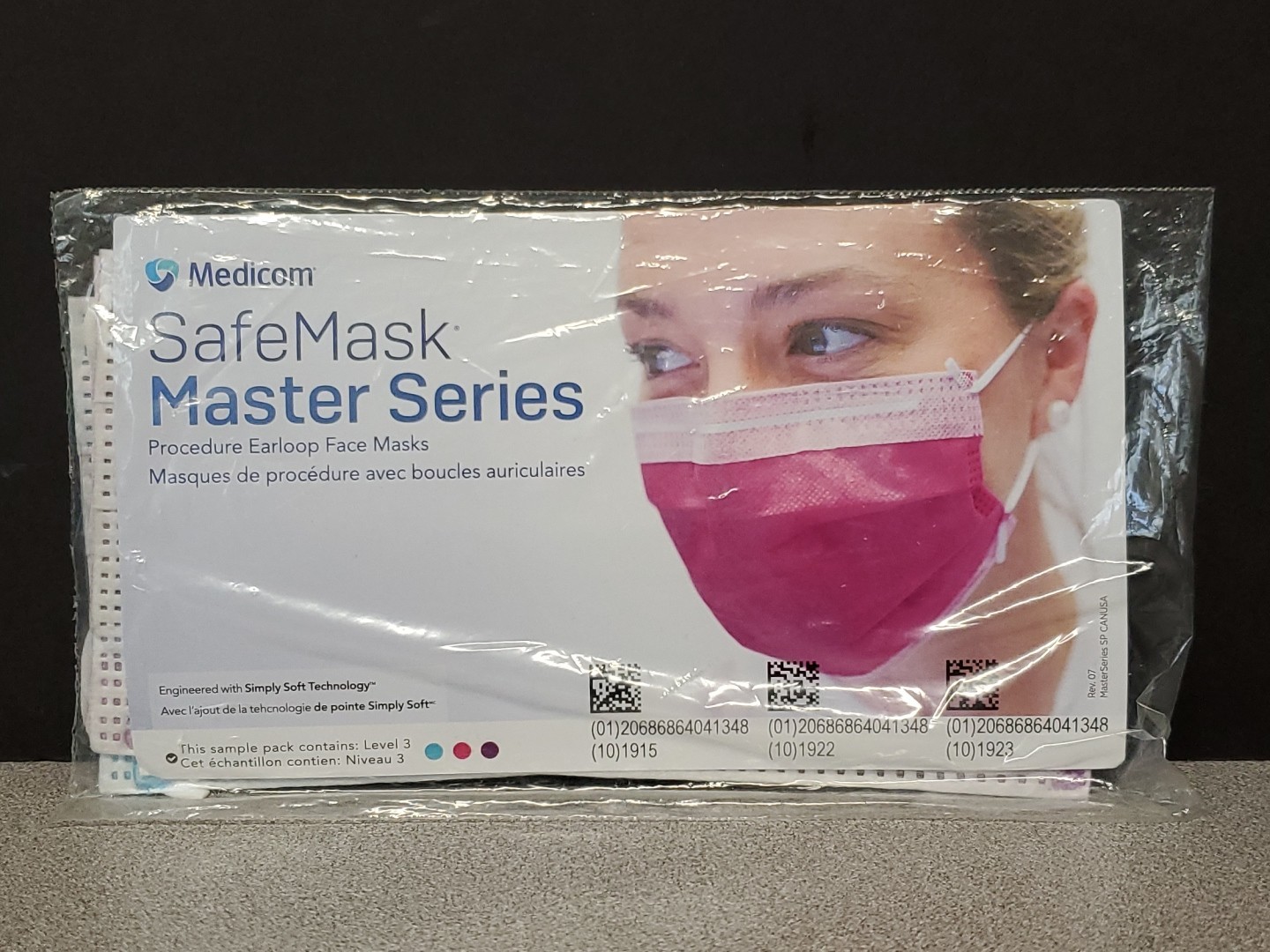 Medicom SafeMask Master Series Procedure Earloop Face Masks Level 3, 3/PK