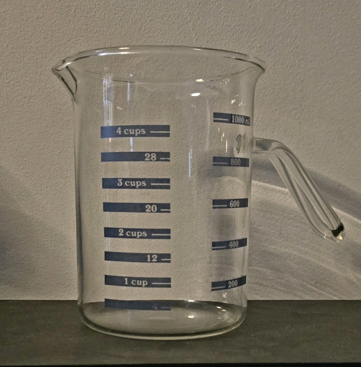 Borosilicate Glass Chemistry Lab Beaker Measuring Cup Pour Spout Handle 1000 ML