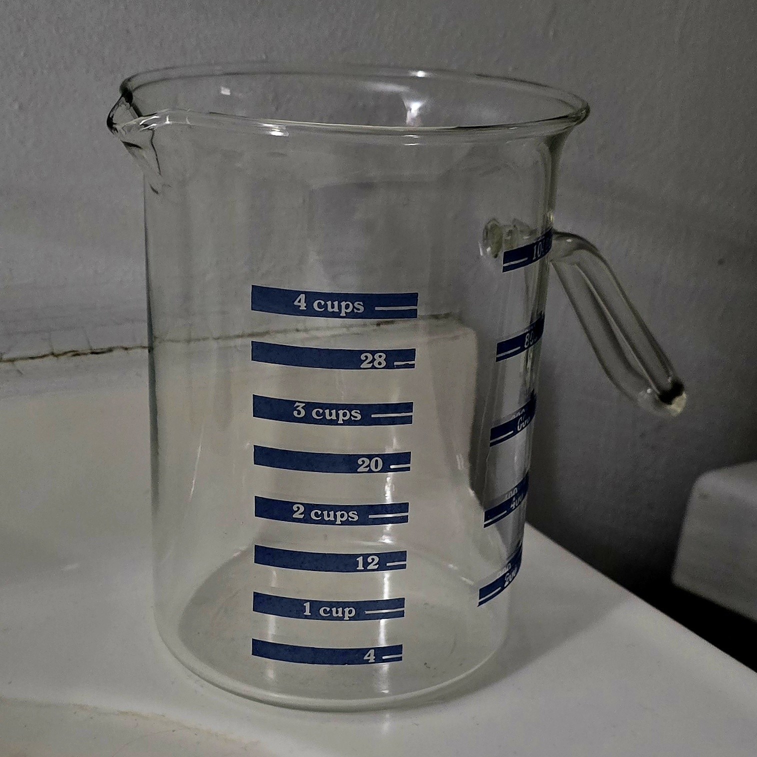 Borosilicate Glass Chemistry Lab Beaker Measuring Cup Pour Spout Handle 1000 ML