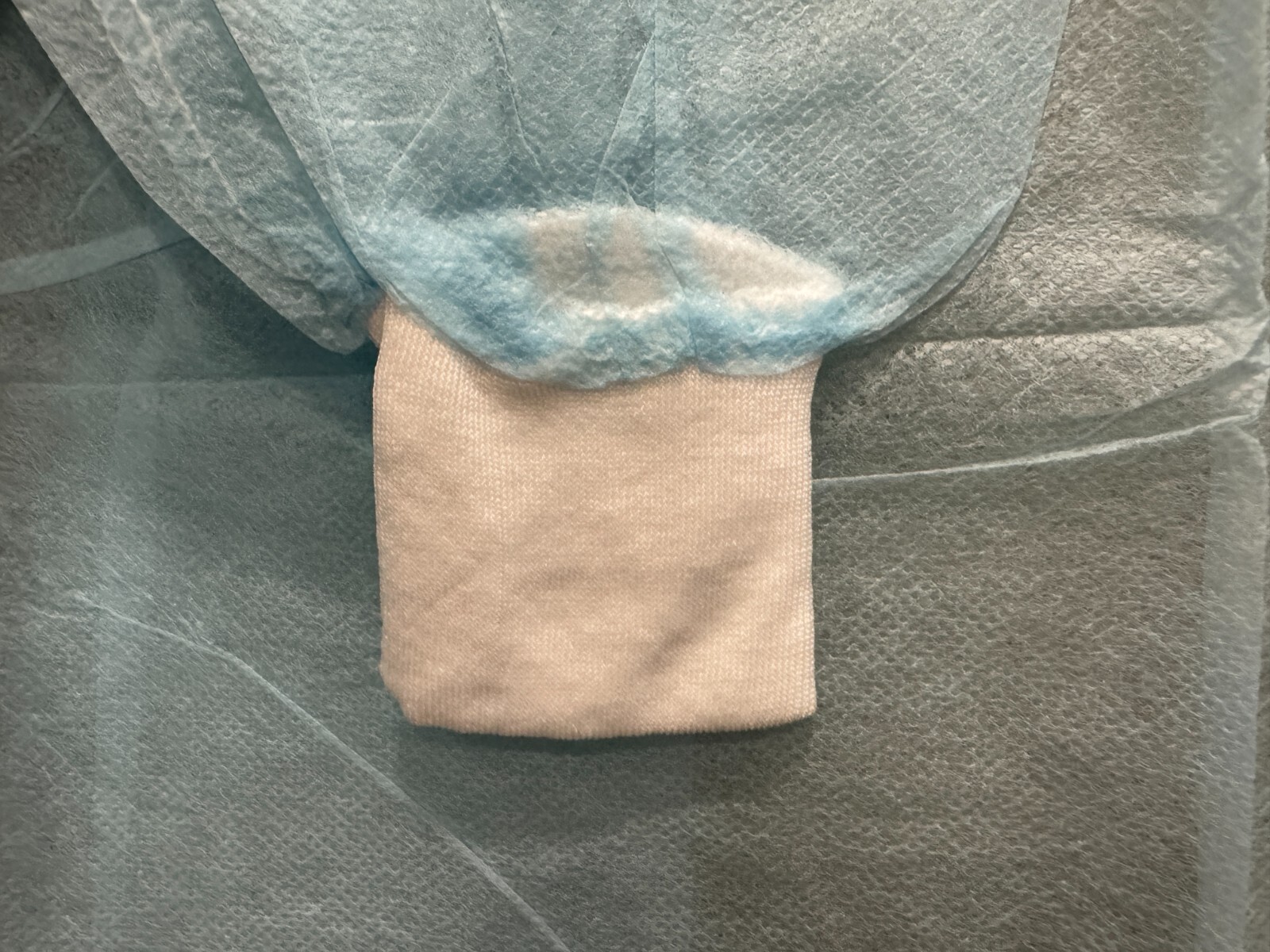 Isolation Gowns – Blue Knitt Cuff – One Size – Lot of 20