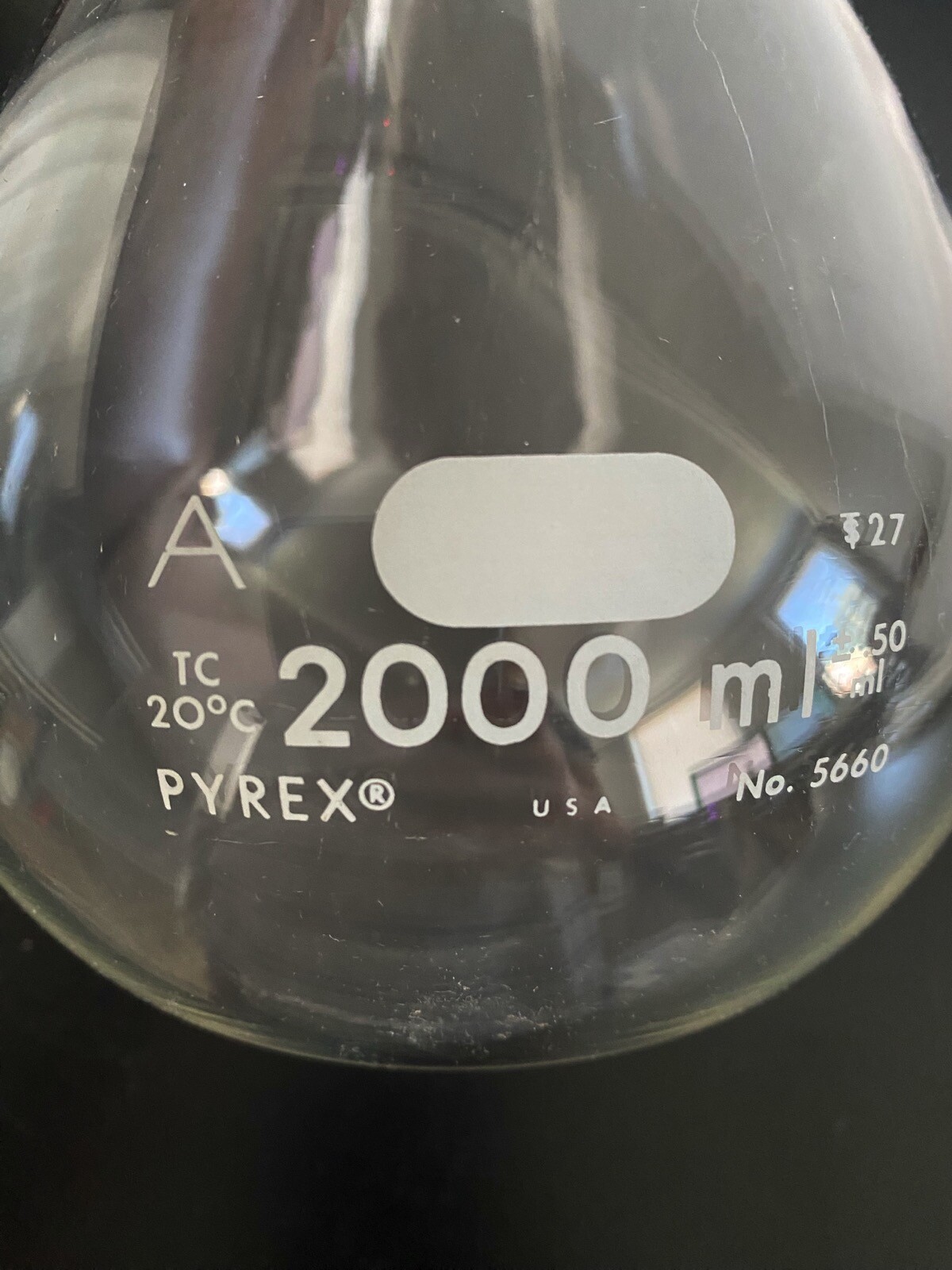 PYREX 2000mL Class A Glass Lifetime Red Volumetric Flask #27 Stopper 5660-2L B