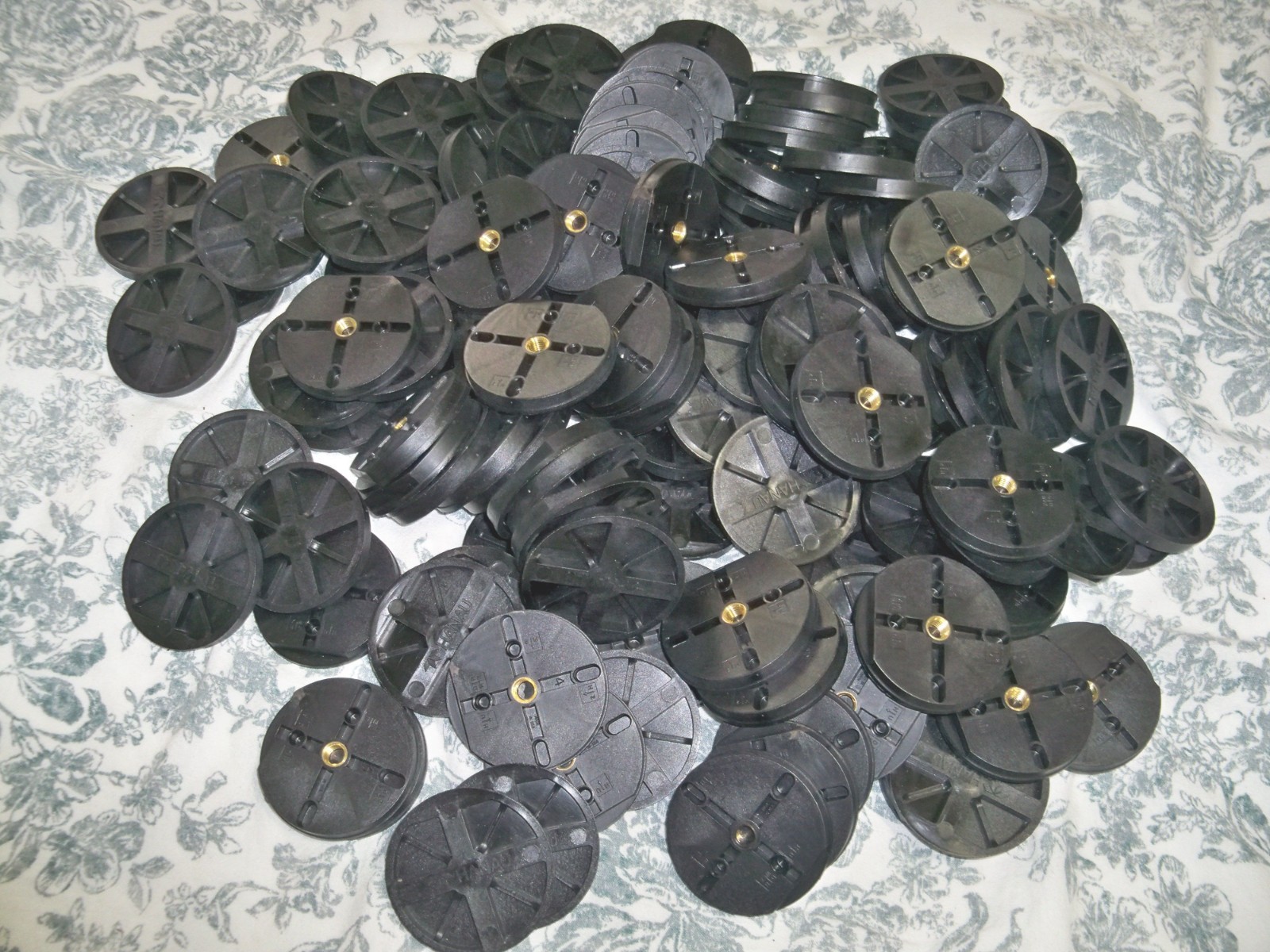 Hanau Black Plastic Round Dental Articulating Mounting Plates Lot of 132 – NEW!