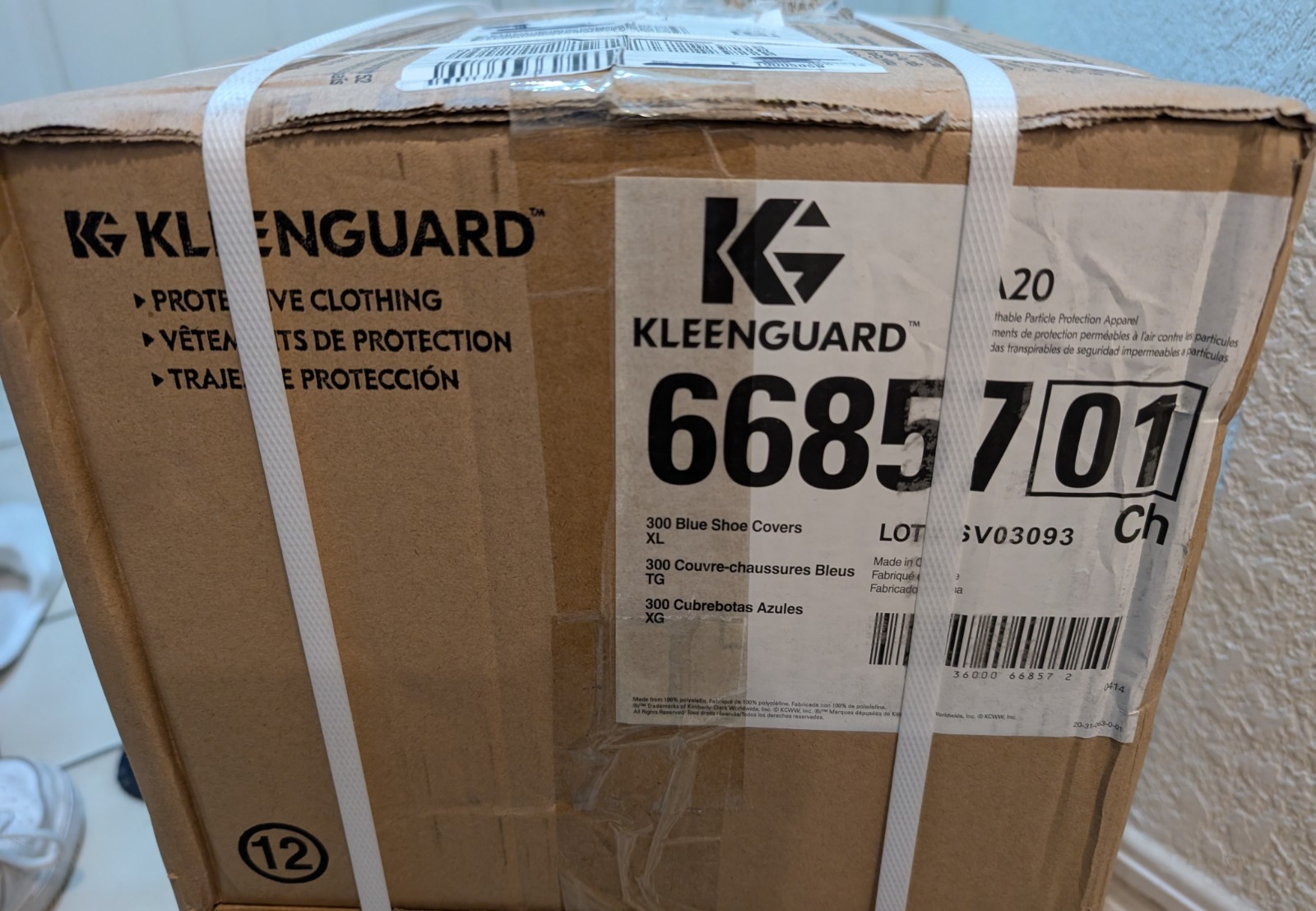 Kimberly-Clark 66857 – KleenGuard A20 Shoe Cover in Cleanroom Packaging (300 pc)