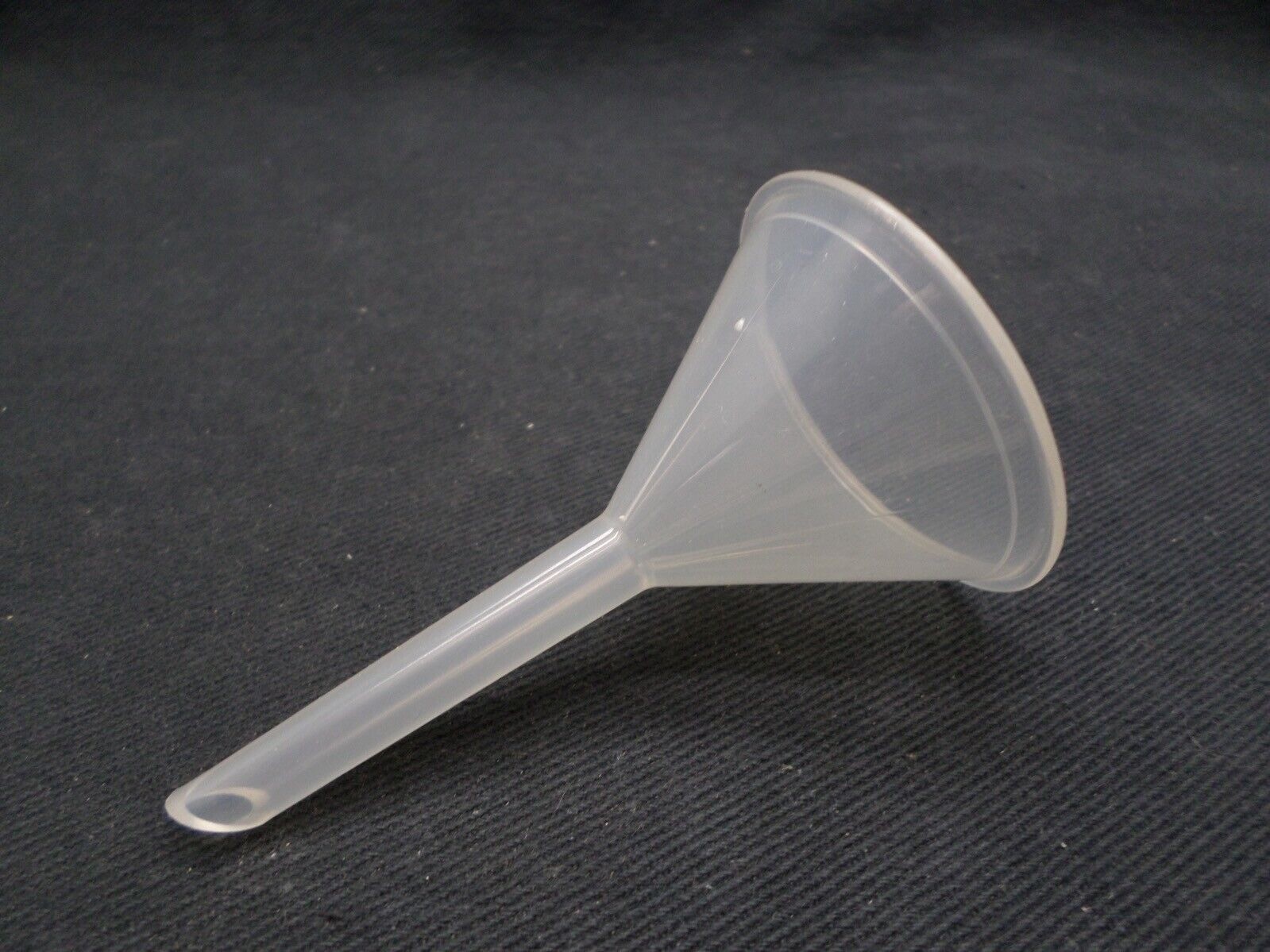 (11) Laboratory 46mm ID Plastic Ribbed Analytical Funnel With 49mm Length Stem
