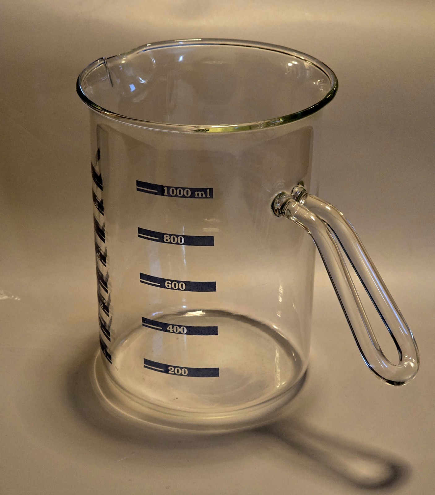 Borosilicate Glass Chemistry Lab Beaker Measuring Cup Pour Spout Handle 1000 ML