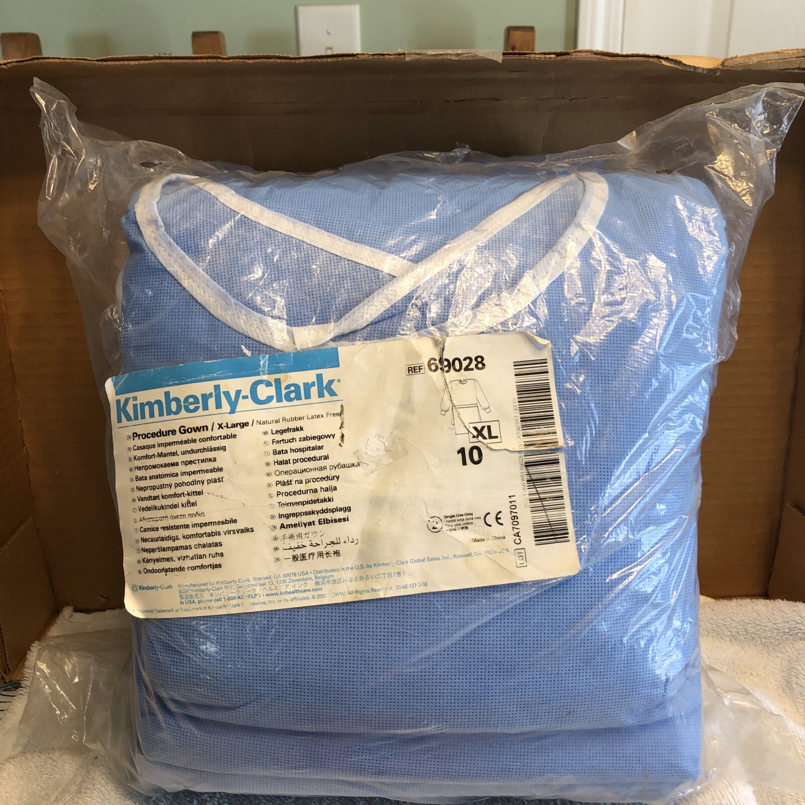 Group of 10 Kimberly Clark procedure gowns size XL
