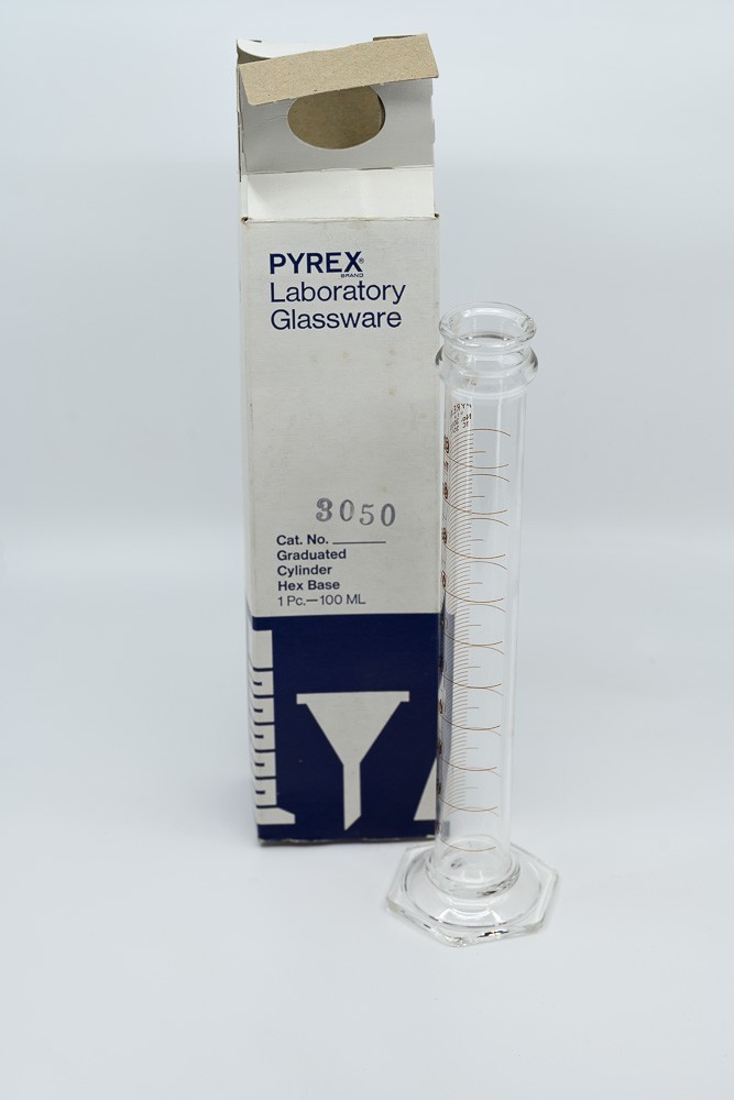Corning Pyrex Glass 100mL #3050 Graduated Single Scale Cylinder NOS with Box