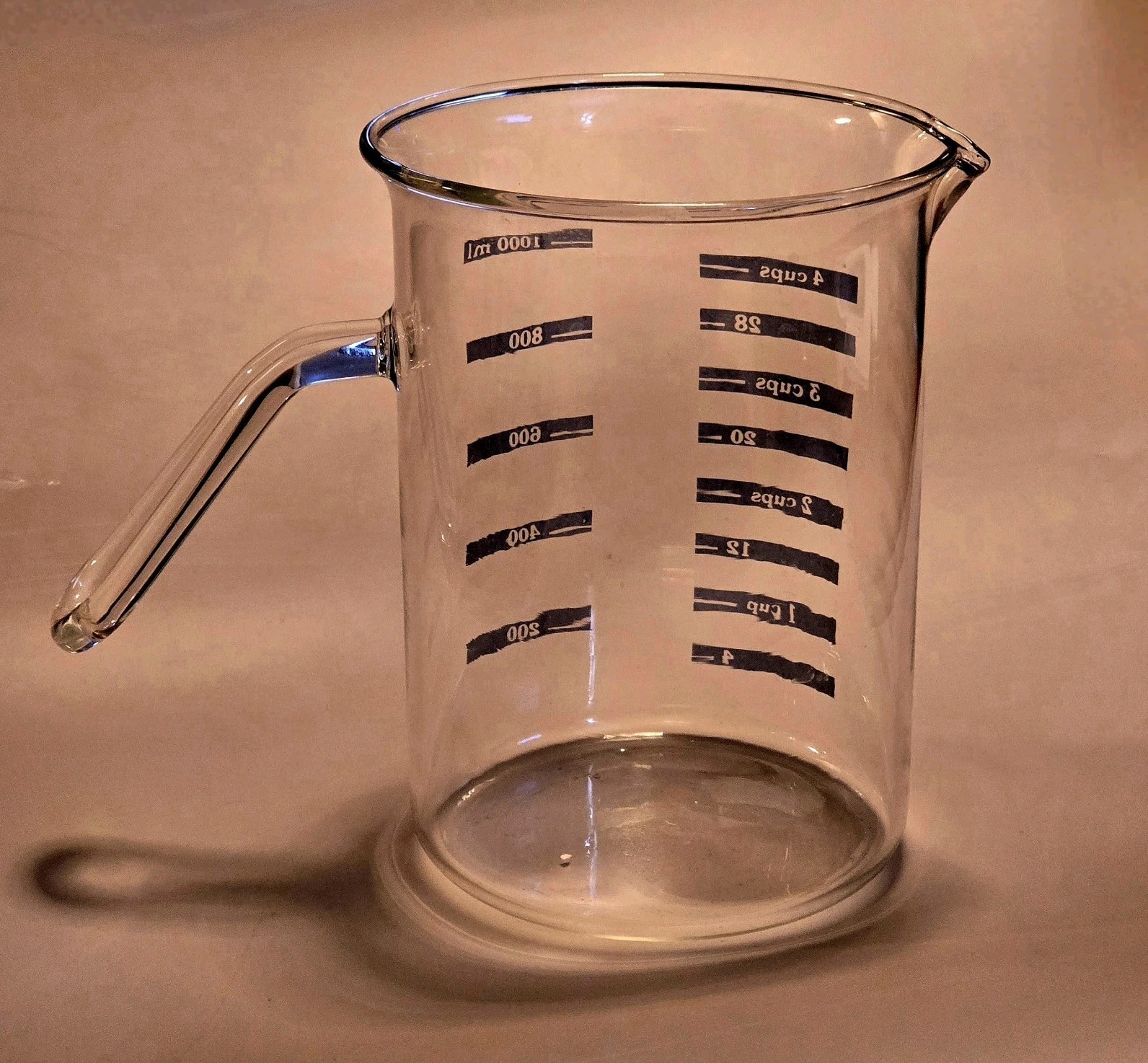 Borosilicate Glass Chemistry Lab Beaker Measuring Cup Pour Spout Handle 1000 ML
