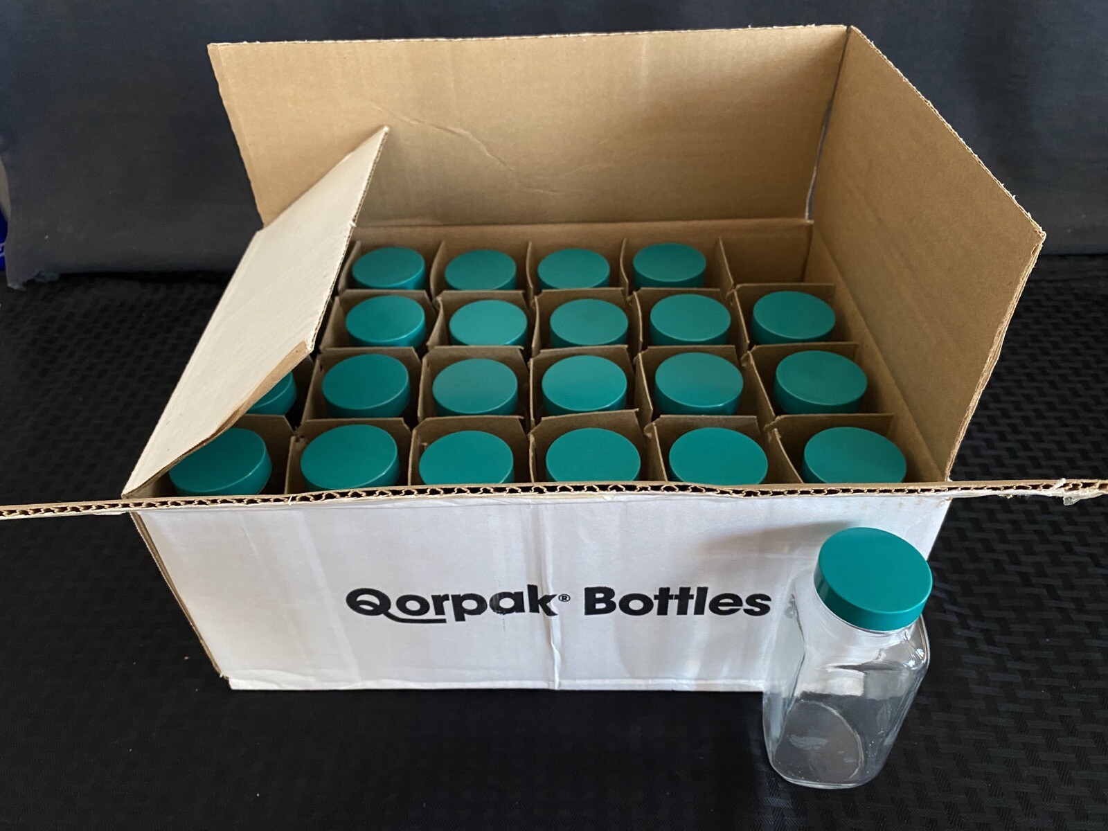 NEW (24) Qorpak 8oz Glass French Square Wide-Mouth Bottle w/ Green Cap GLC-01336