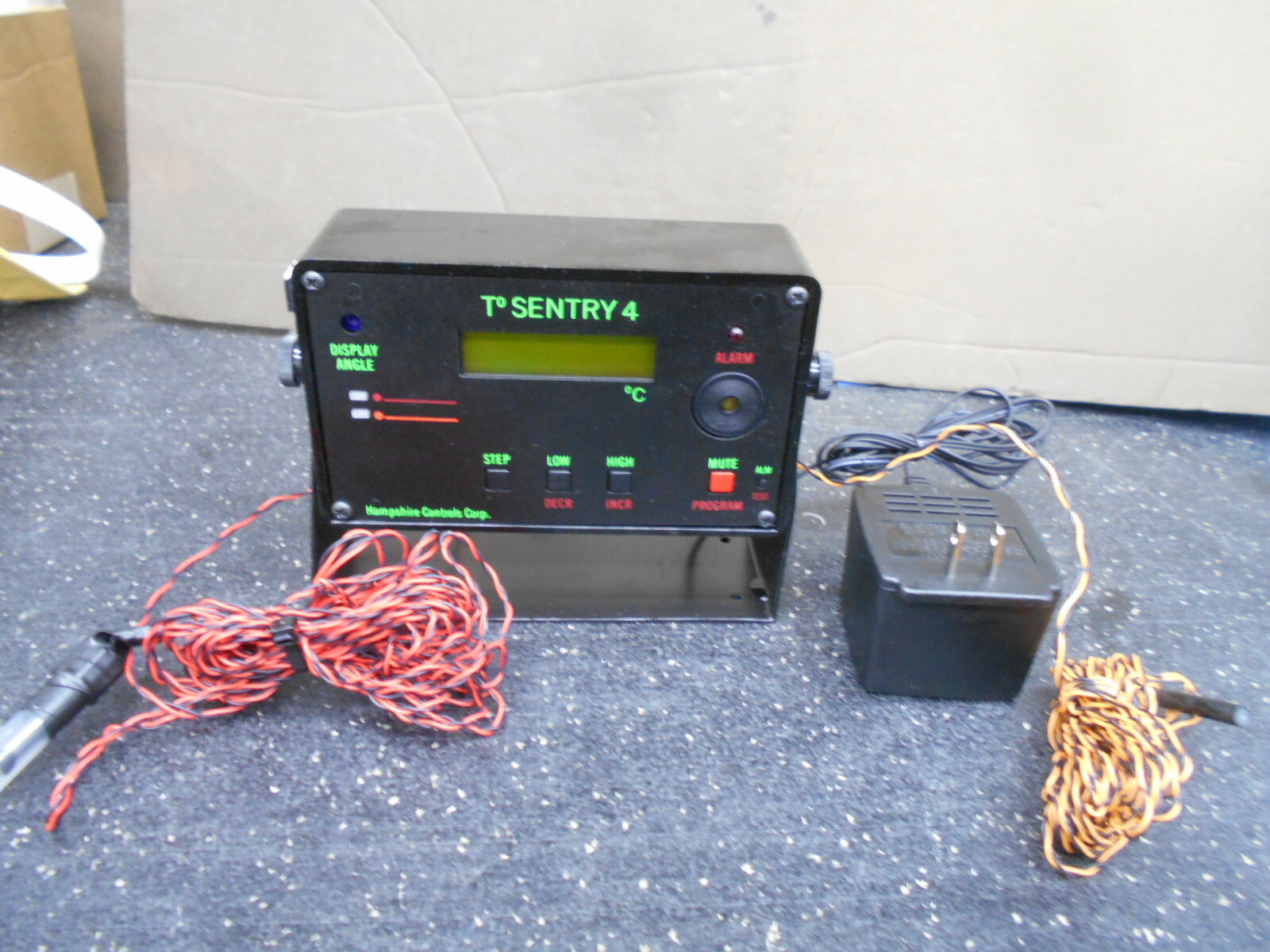 HAMPSHIRE CONTROLS TS4-2 120V 1PH 60Hz 0.1A T°SENTRY 4 MULTI POINT DIGITAL ALARM
