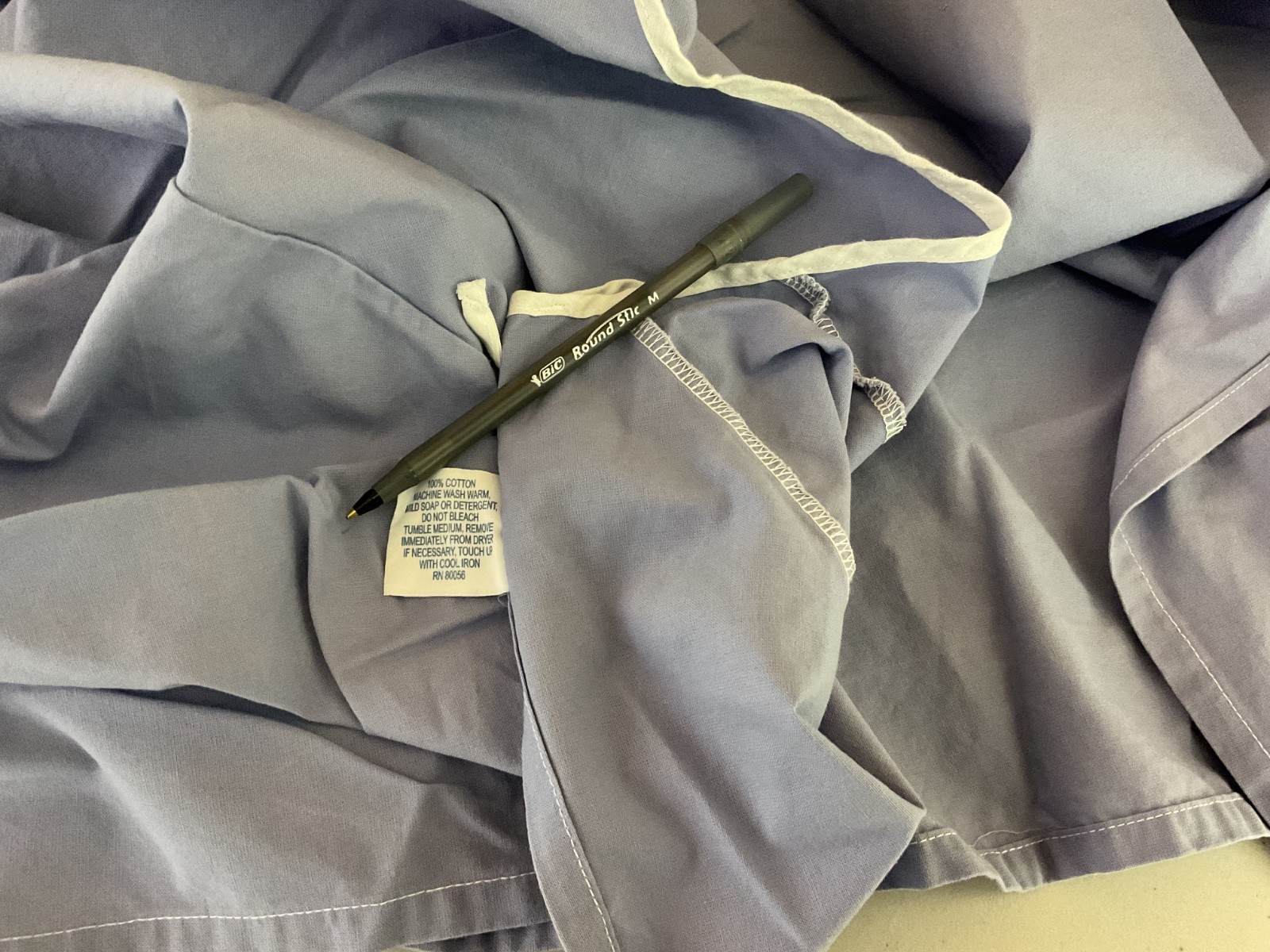 Medical Hospital Gowns – 24 Total in HDX Tough Tote bin