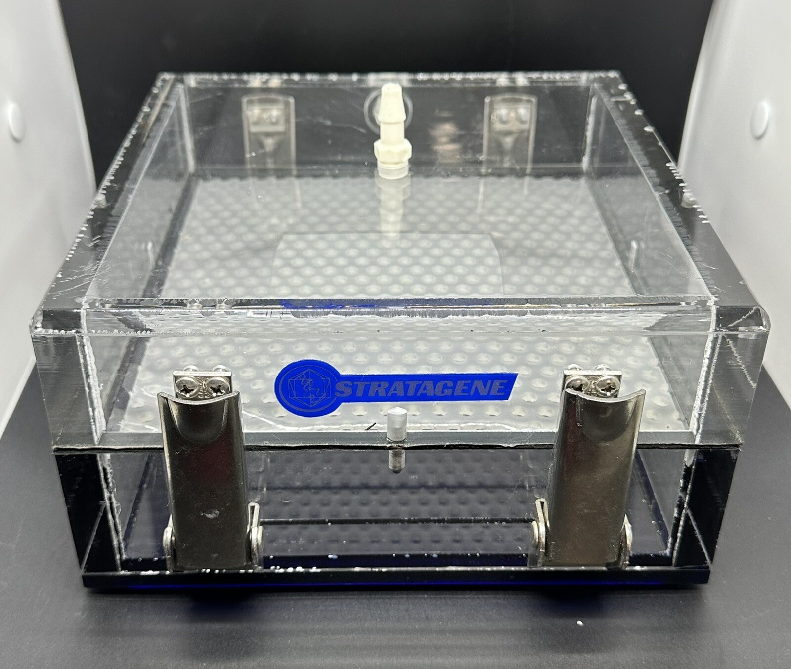 Stratagene Electrophoresis Clear Blue Gel Box (7.5″ X 7.5 X 4″) **BOX ONLY**