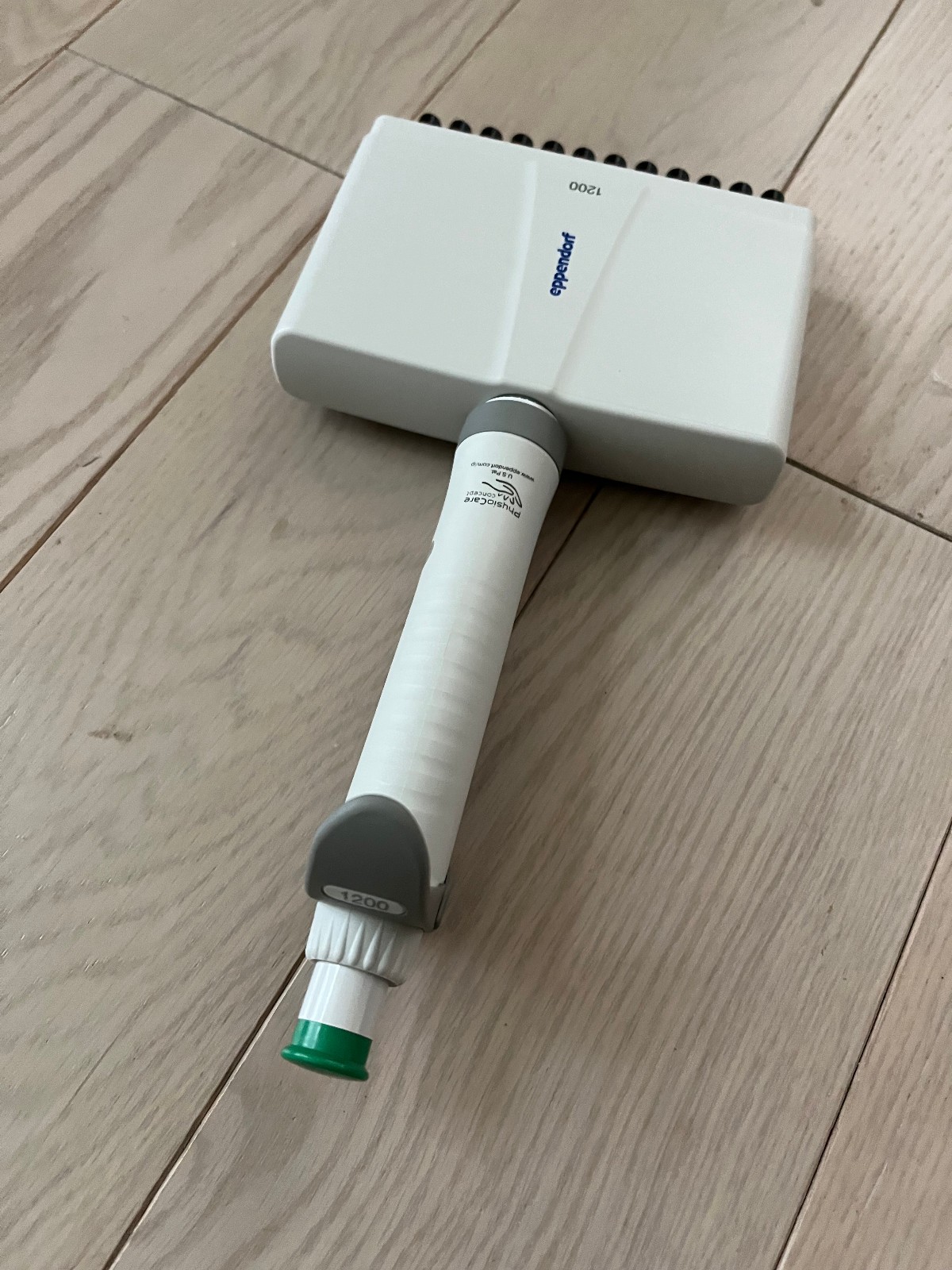 Eppendorf Research plus Pipette multichannel 12-channel 100-1200 ul adjustable q