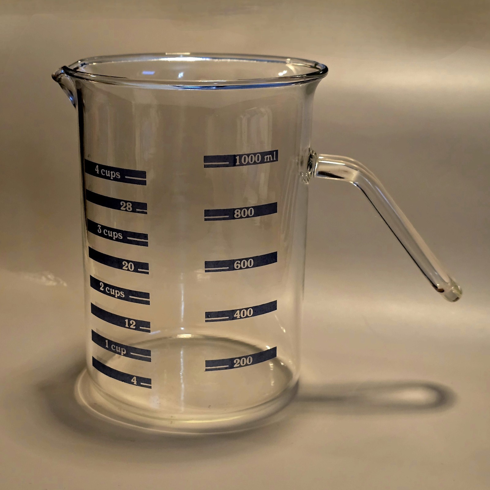 Borosilicate Glass Chemistry Lab Beaker Measuring Cup Pour Spout Handle 1000 ML