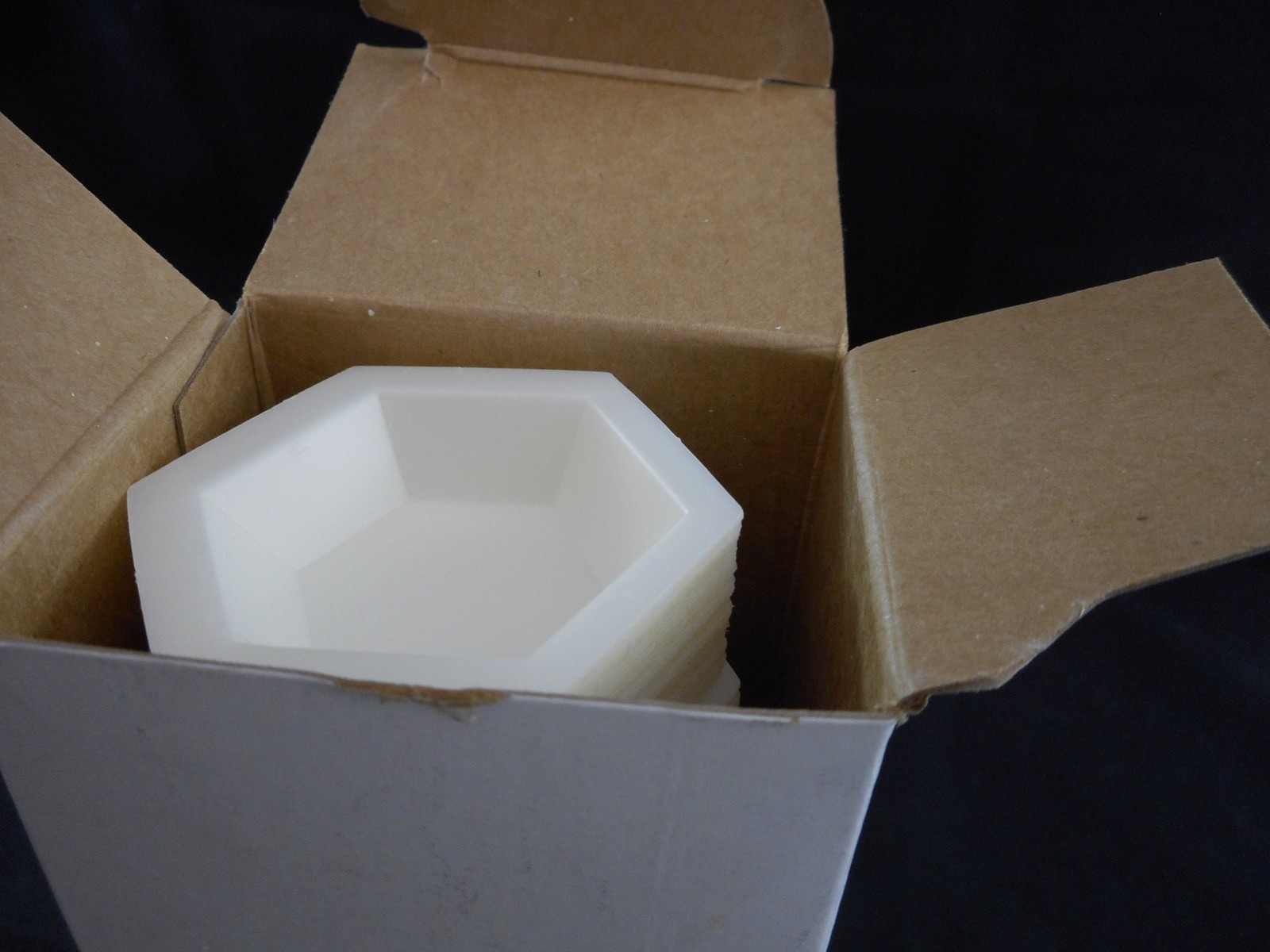 VWR Disposable Hexagonal Weigh Boats 25 – 38mm Small Size 500/Pack 25433-100