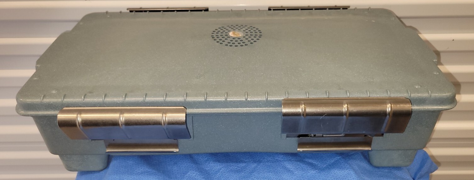 STERIS PJ18AA STERILIZATION CASE W/INSIDE TRAY (21″L × 10″D × 3.5″H)