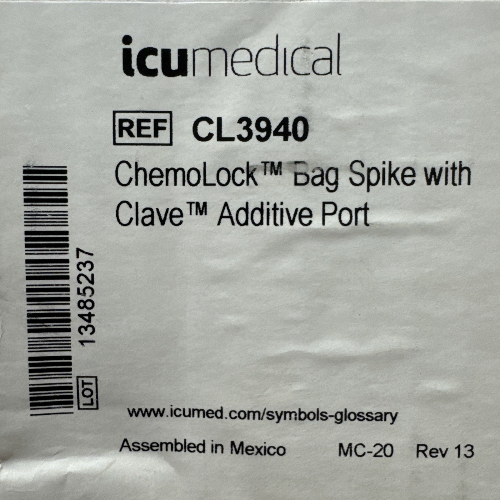 Box Of 50 – ICU Medical CL3940 ChemoLock Bag Spike With Clave Additive Port.